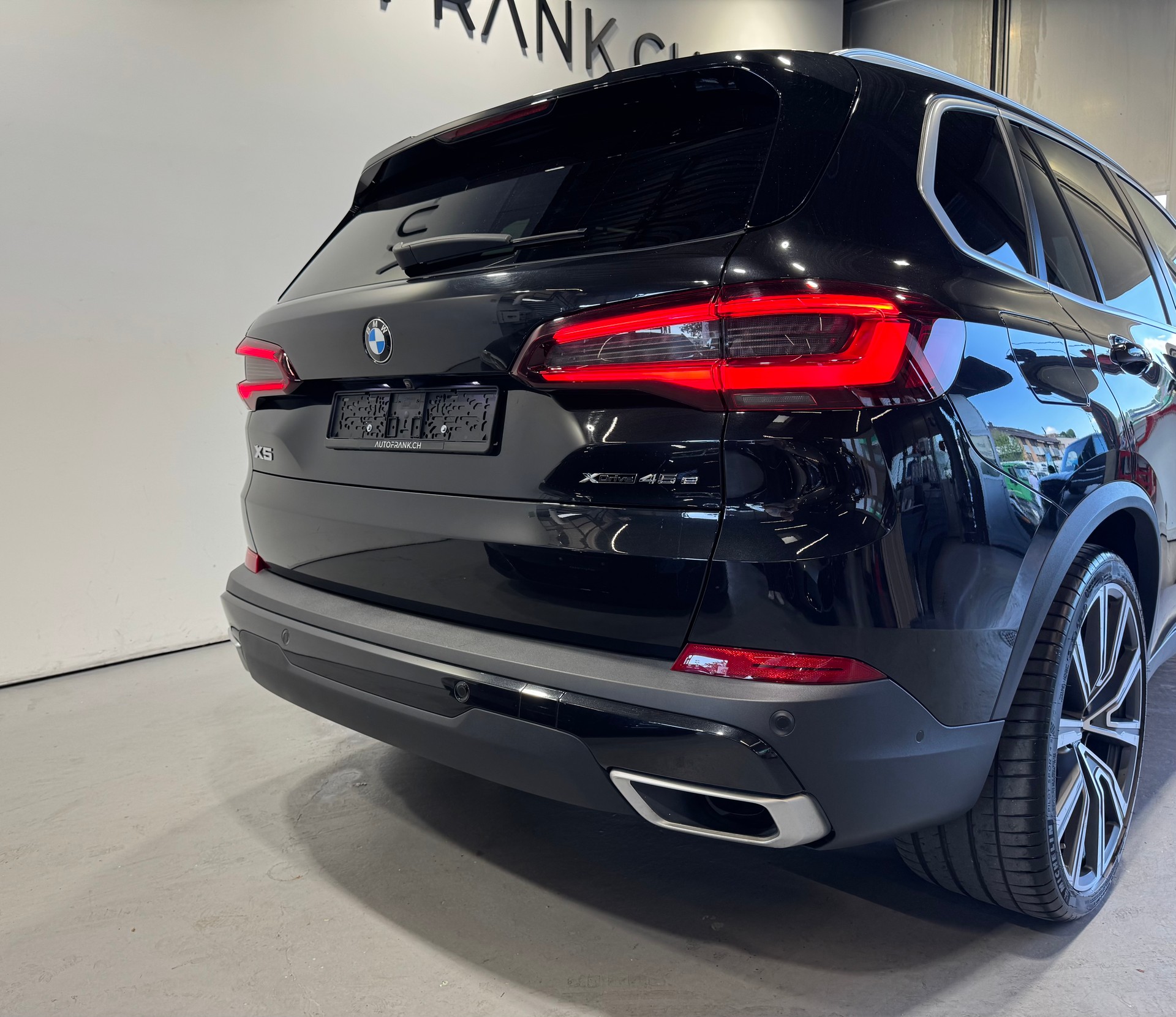 BMW X5 45e xDrive SAG-showroom-element-2