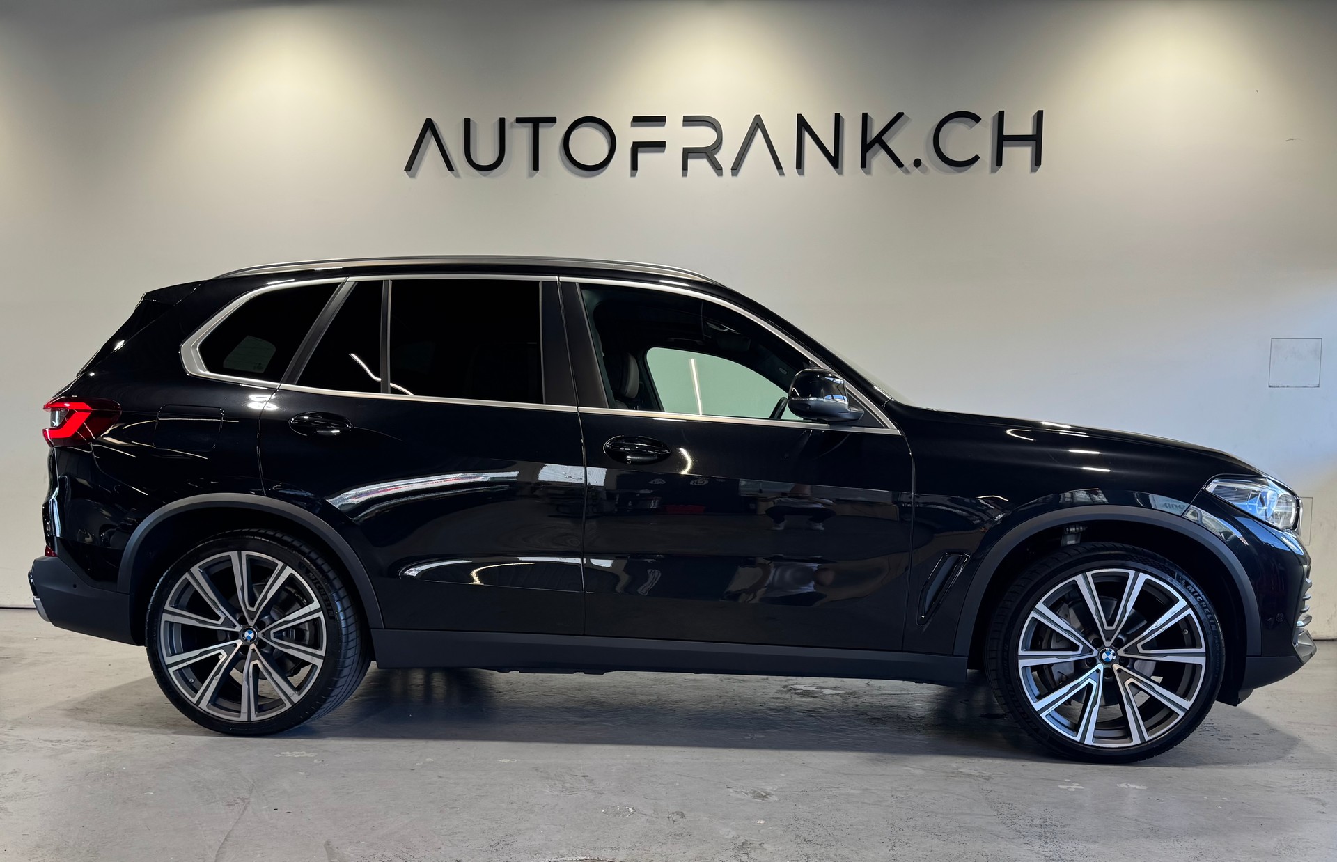 BMW X5 45e xDrive SAG-showroom-element-1