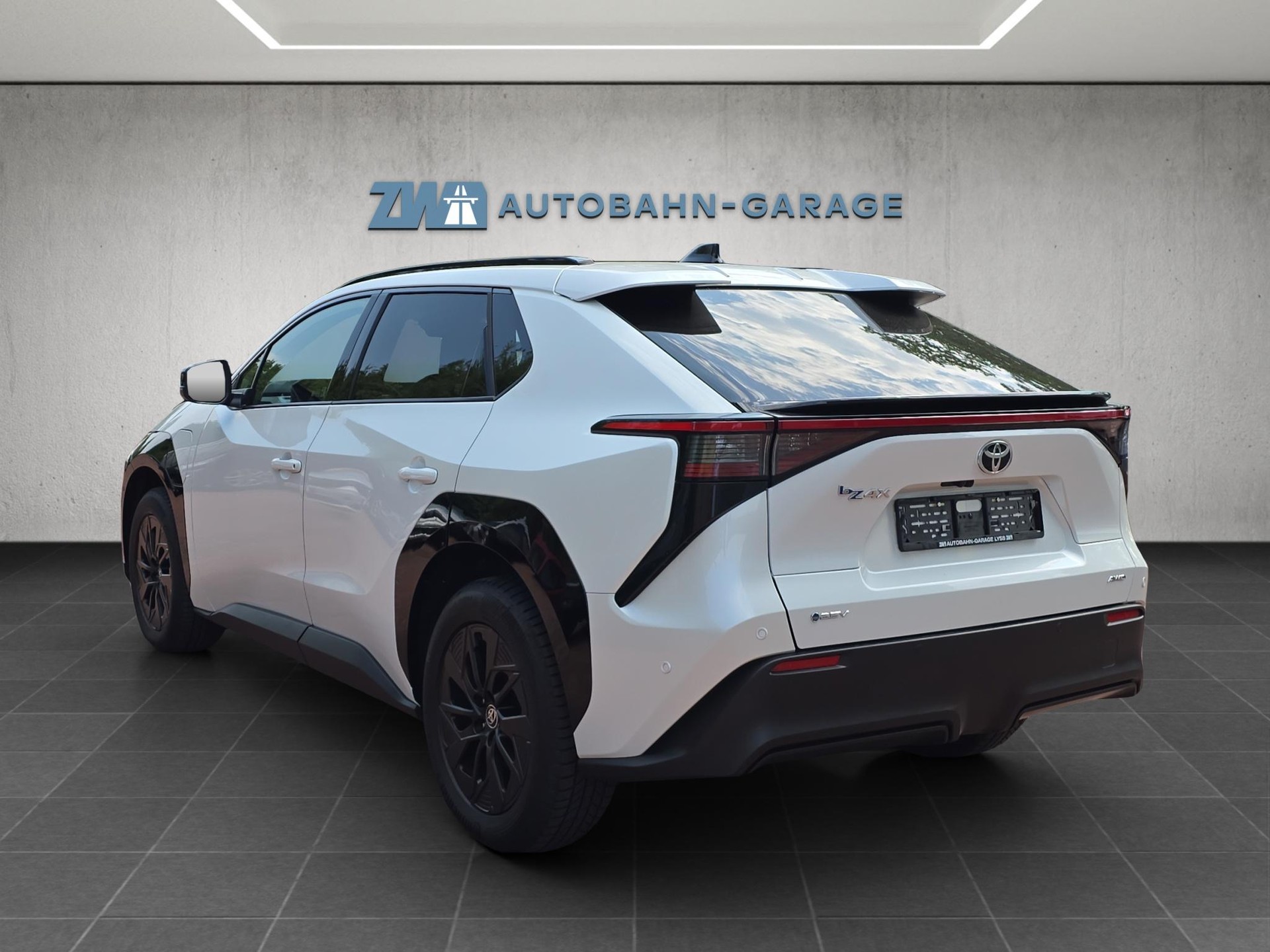 TOYOTA bZ4X Premium AWD-image-2