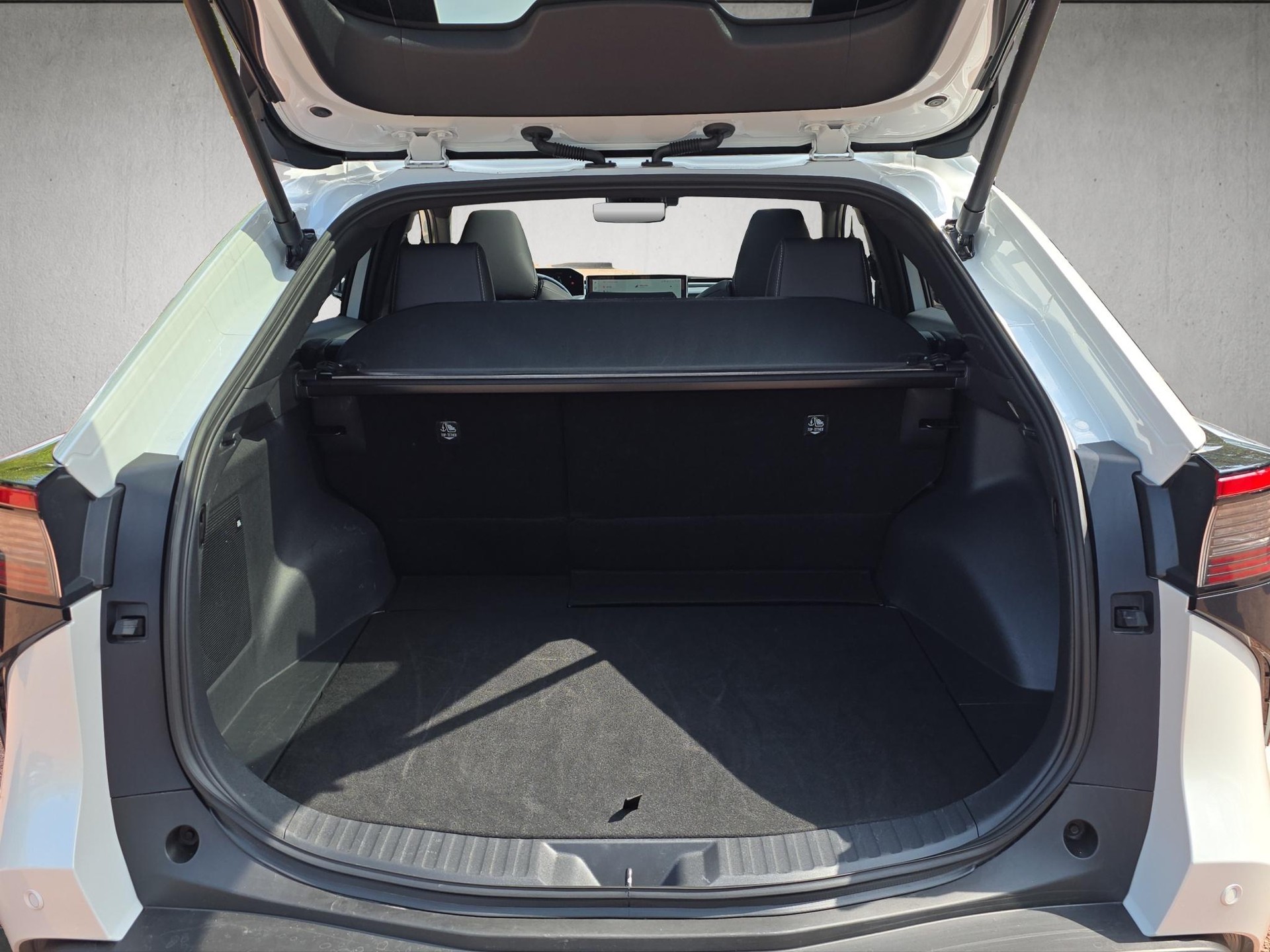 TOYOTA bZ4X Premium AWD-image-13