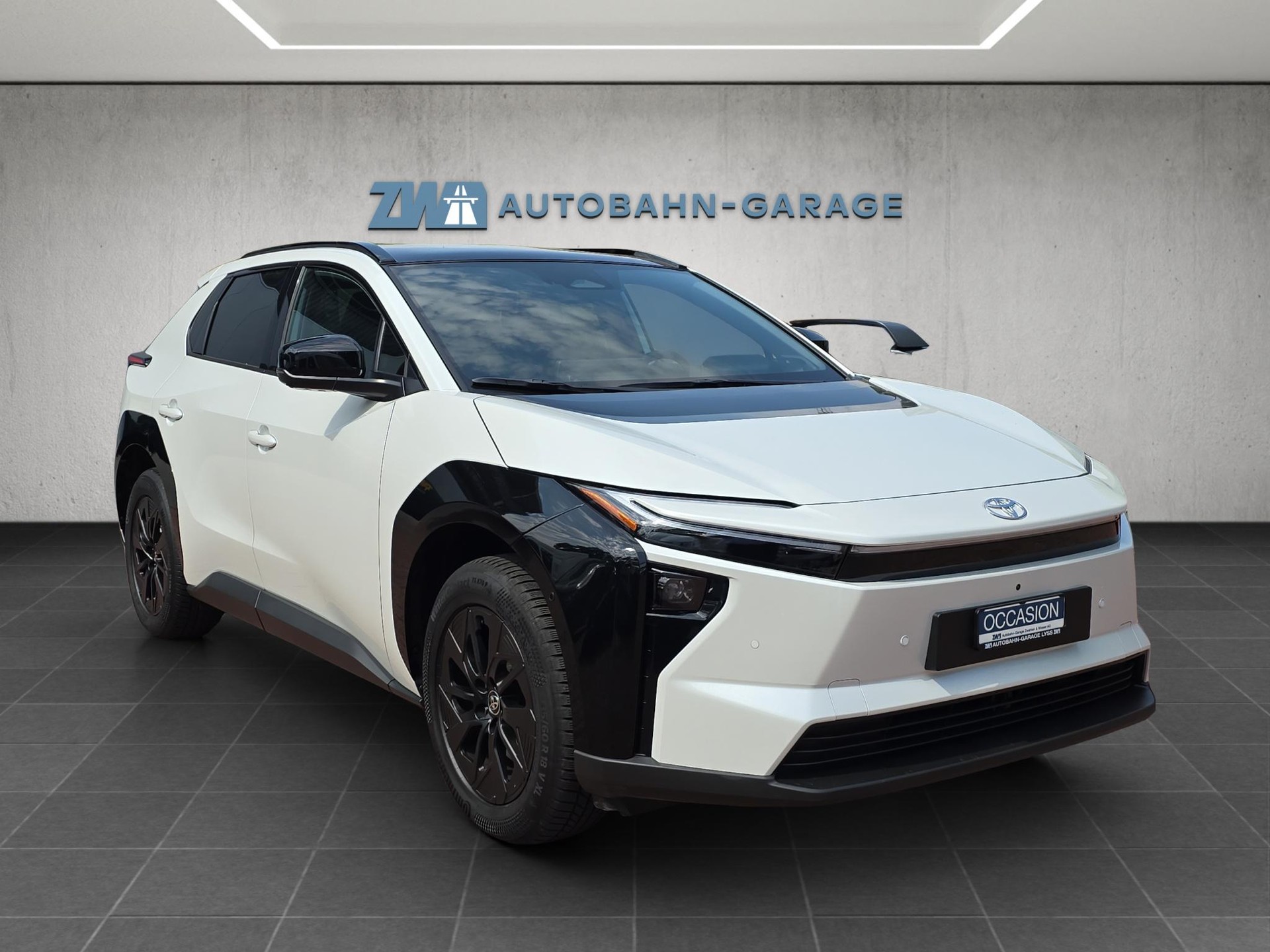 TOYOTA bZ4X Premium AWD-image-6