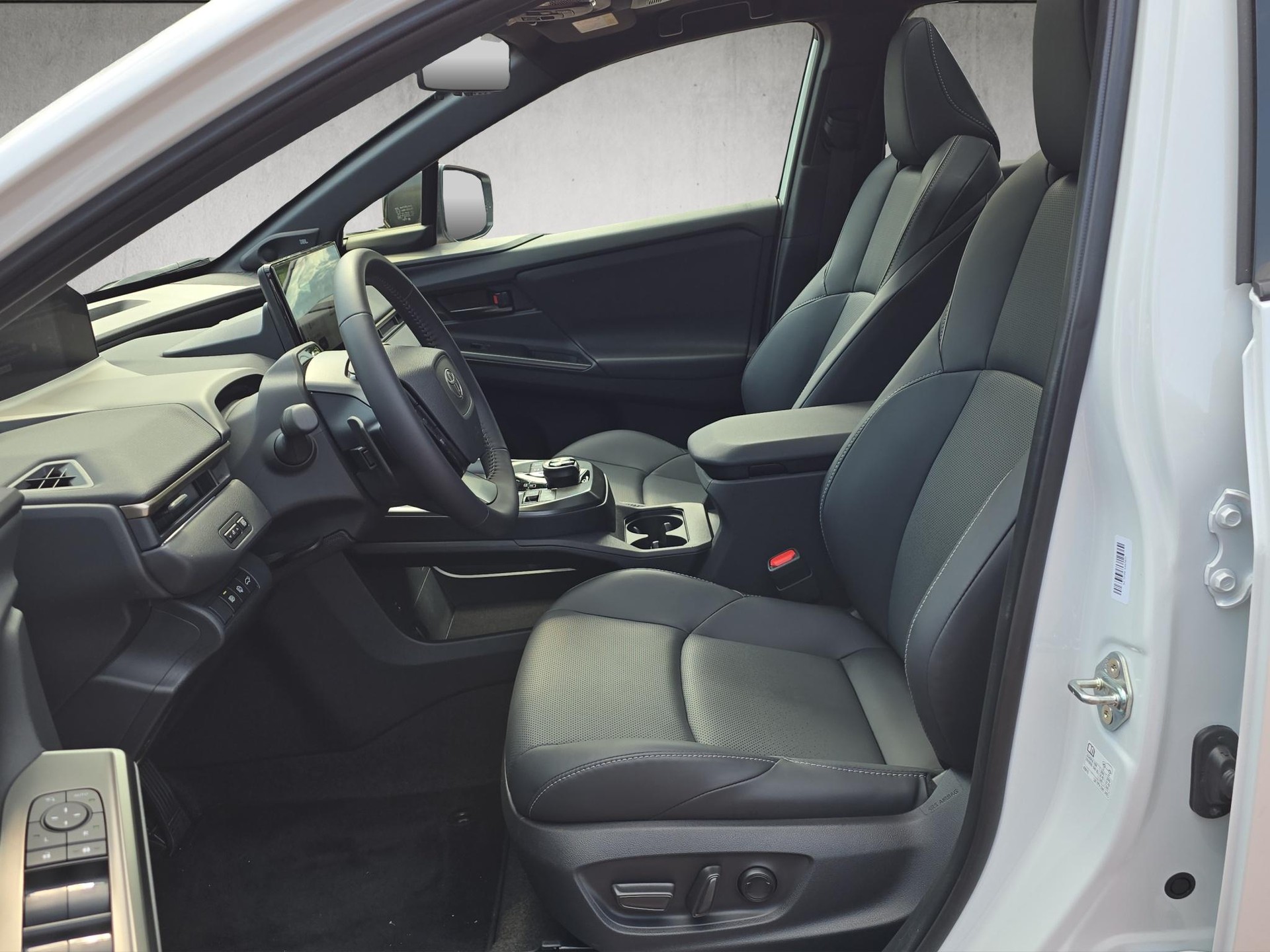 TOYOTA bZ4X Premium AWD-image-8