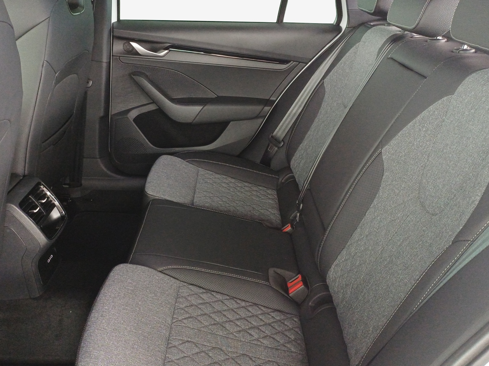 SKODA Octavia Combi 2.0 TSI DSG Dynamic 4x4-image-11