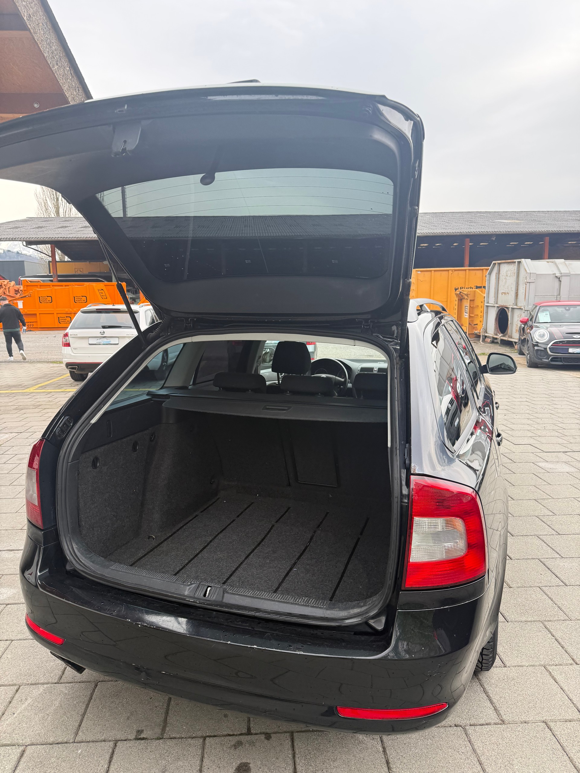 SKODA Octavia Combi 1.9 TDI Ambiente-image-4