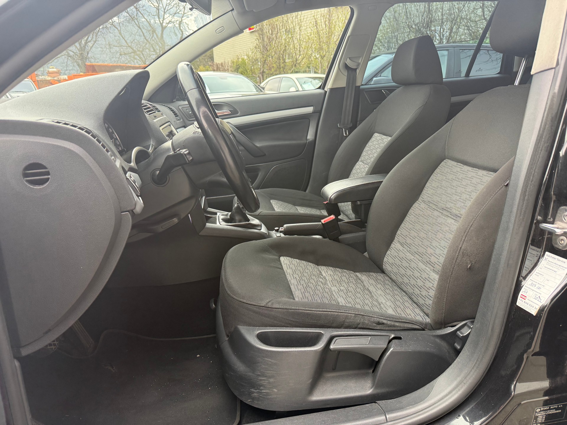 SKODA Octavia Combi 1.9 TDI Ambiente-image-12