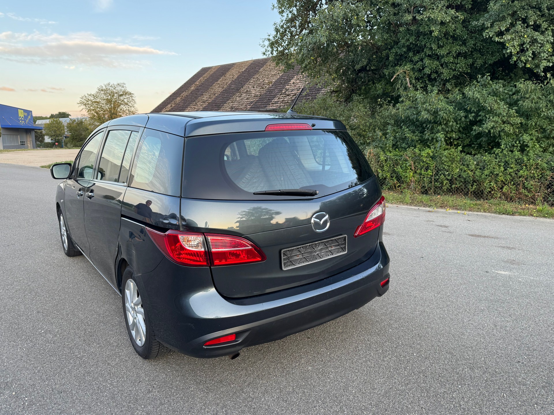 MAZDA 5-showroom-element-2