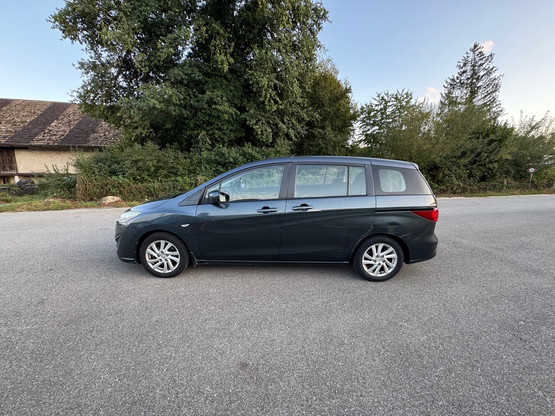 MAZDA 5-showroom-element-3