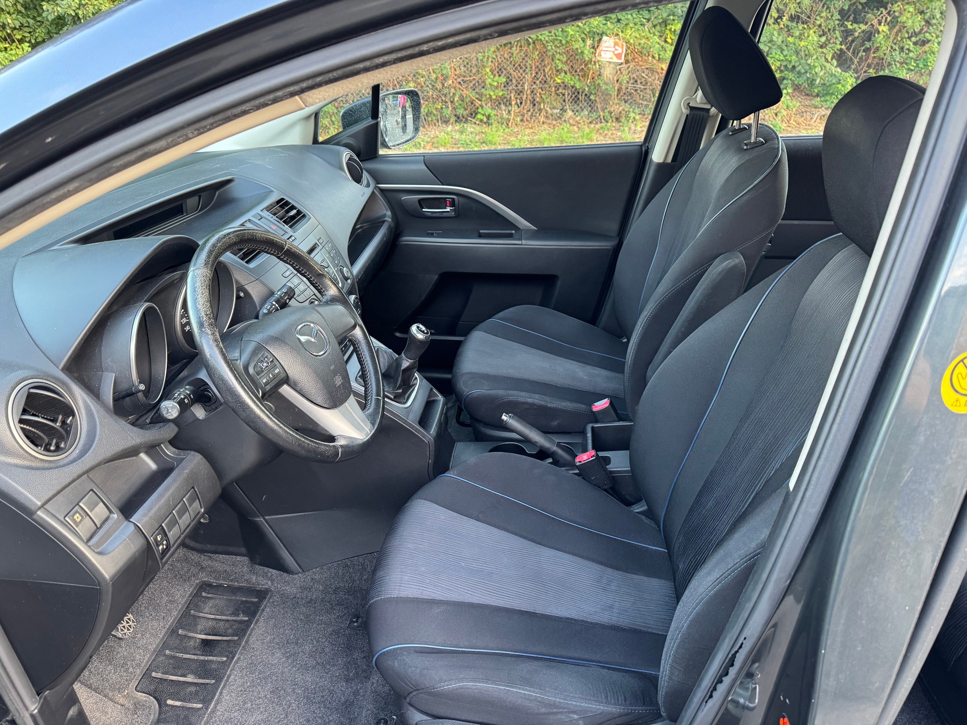 MAZDA 5-image-5