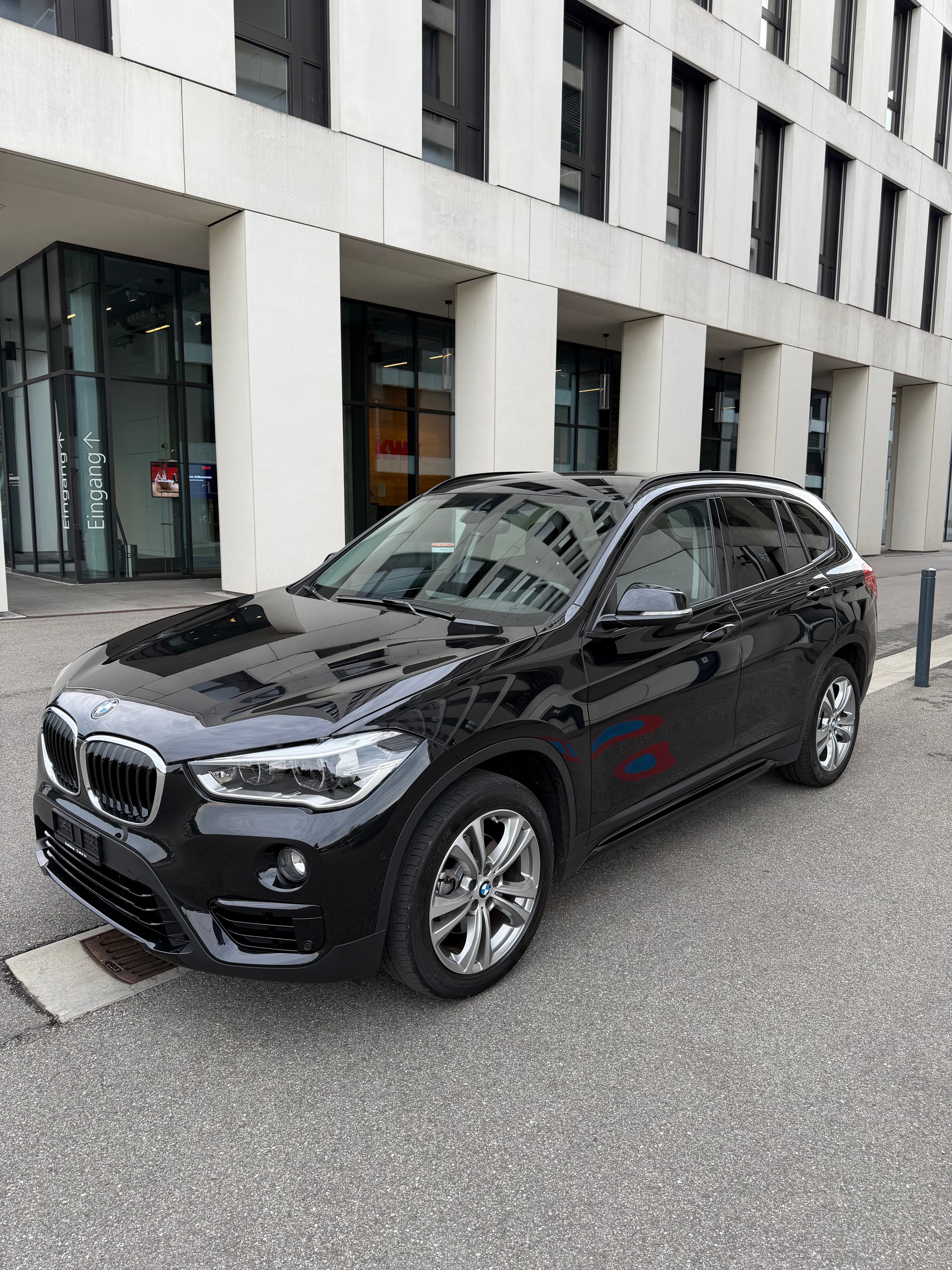 BMW X1 xDrive 18d Steptronic-showroom-element-1