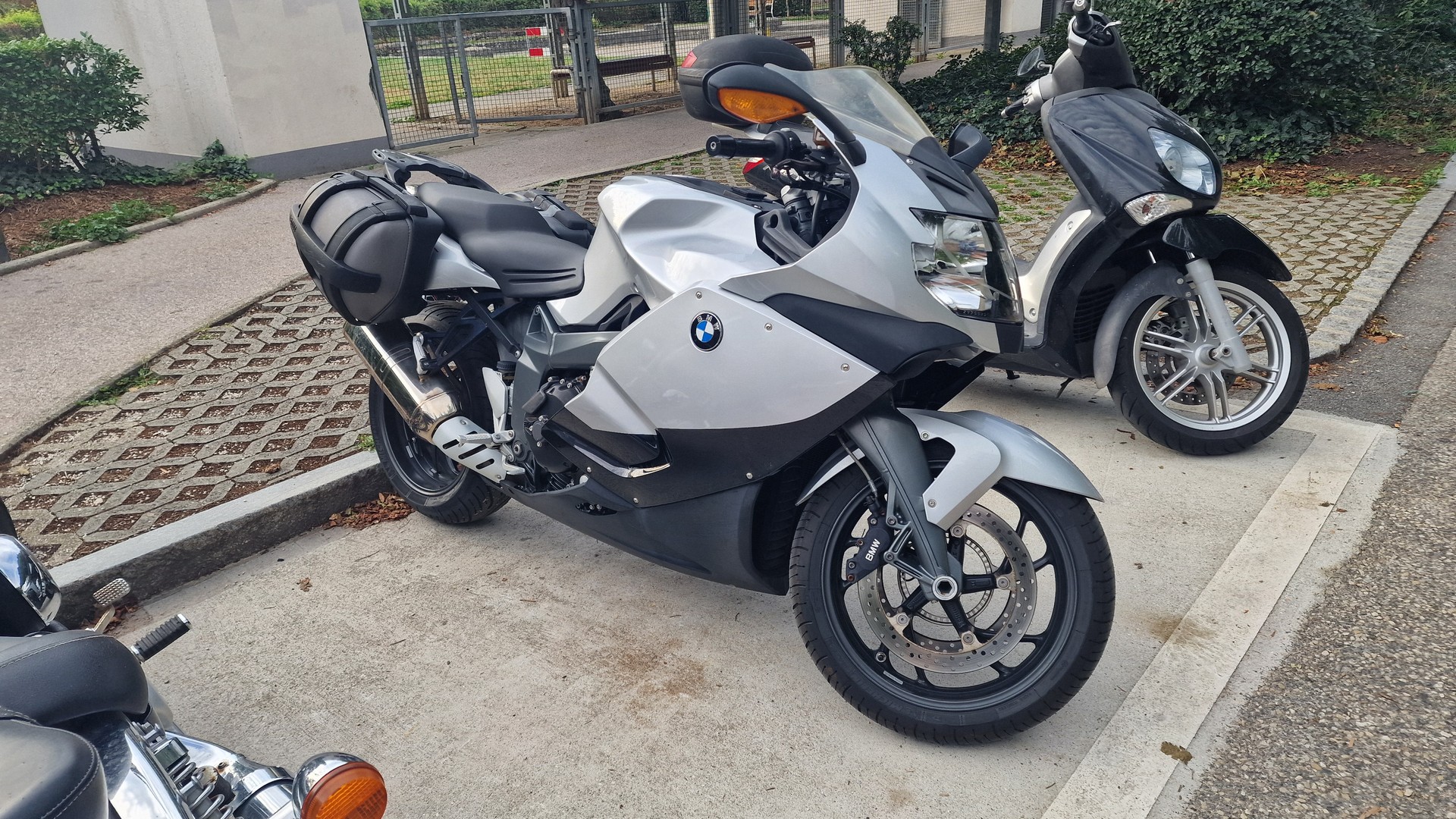 BMW S-image-3