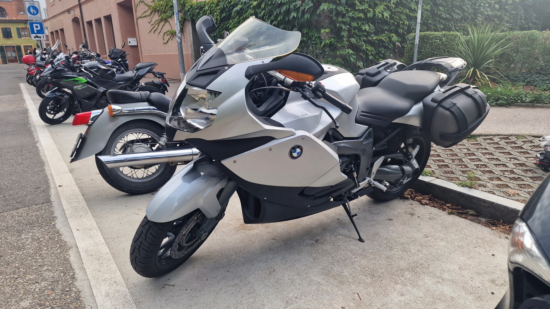 BMW S-image-4