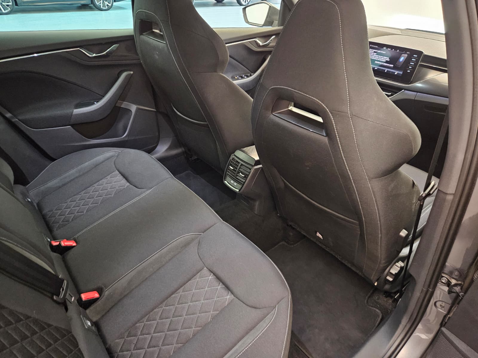 SKODA Kamiq 1.0 TSI Style DSG-image-13