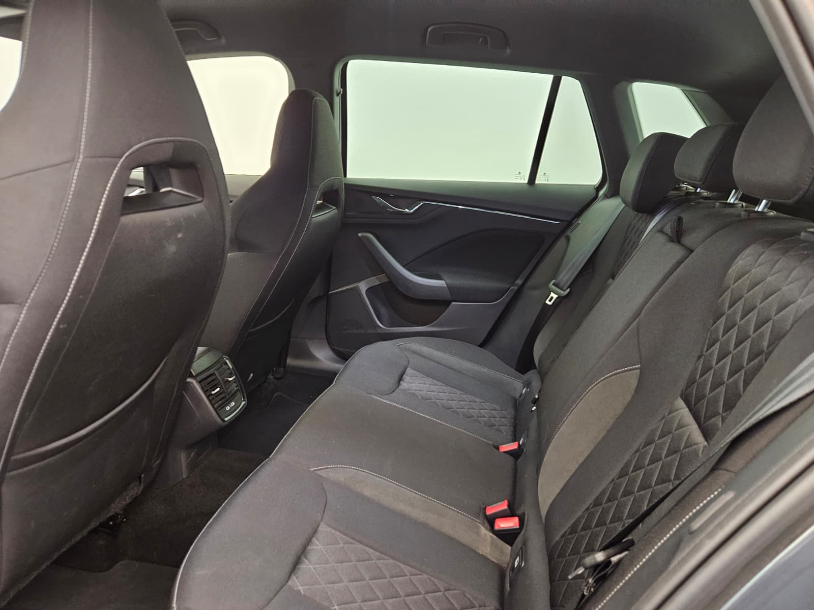 SKODA Kamiq 1.0 TSI Style DSG-image-12