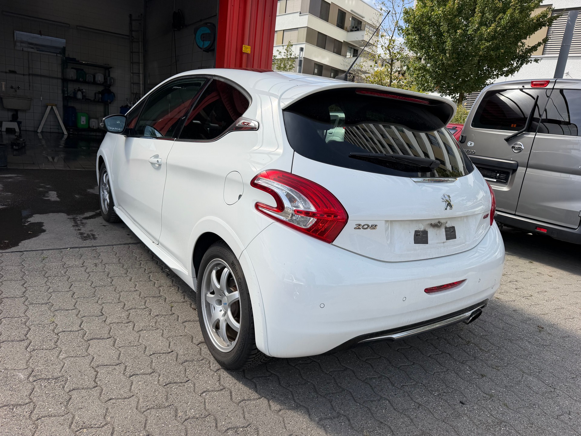 PEUGEOT 208 1.6 Turbo GTi-showroom-element-3