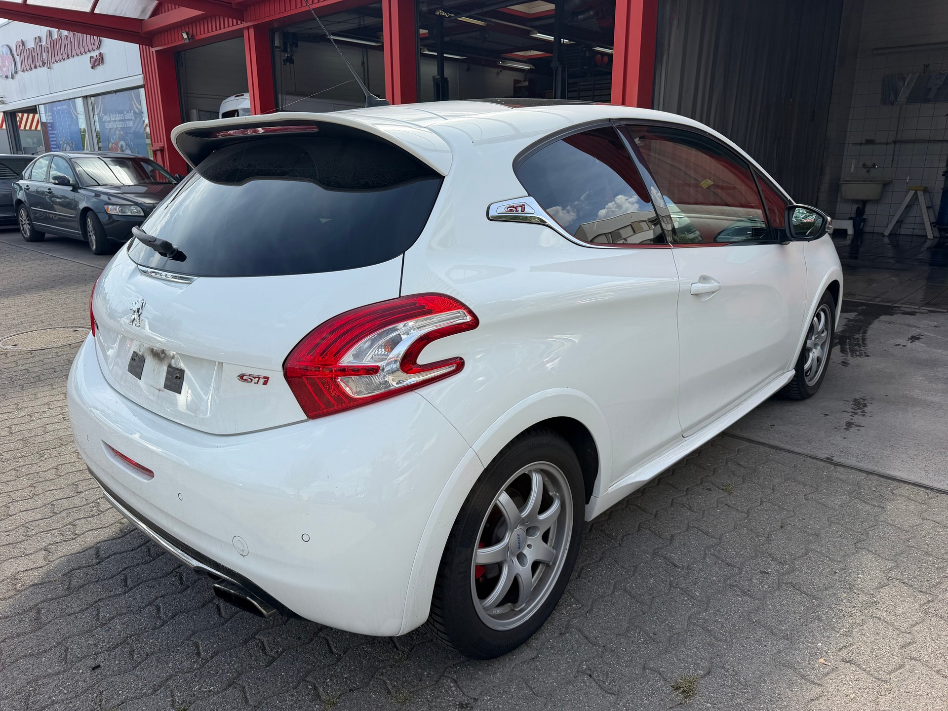 PEUGEOT 208 1.6 Turbo GTi-showroom-element-2