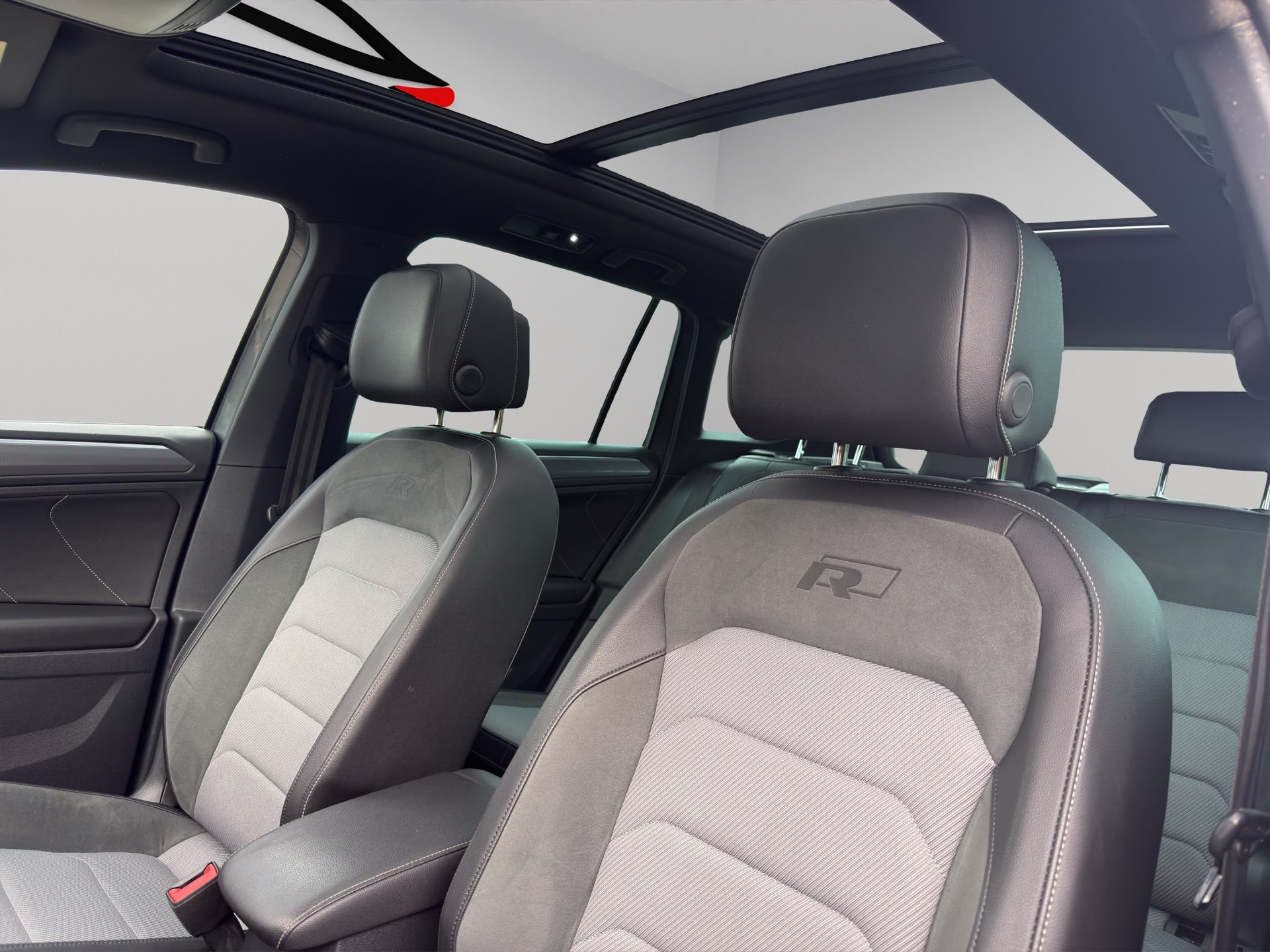 VW Tiguan 2.0 TDI SCR Highline 4Motion DSG-image-13