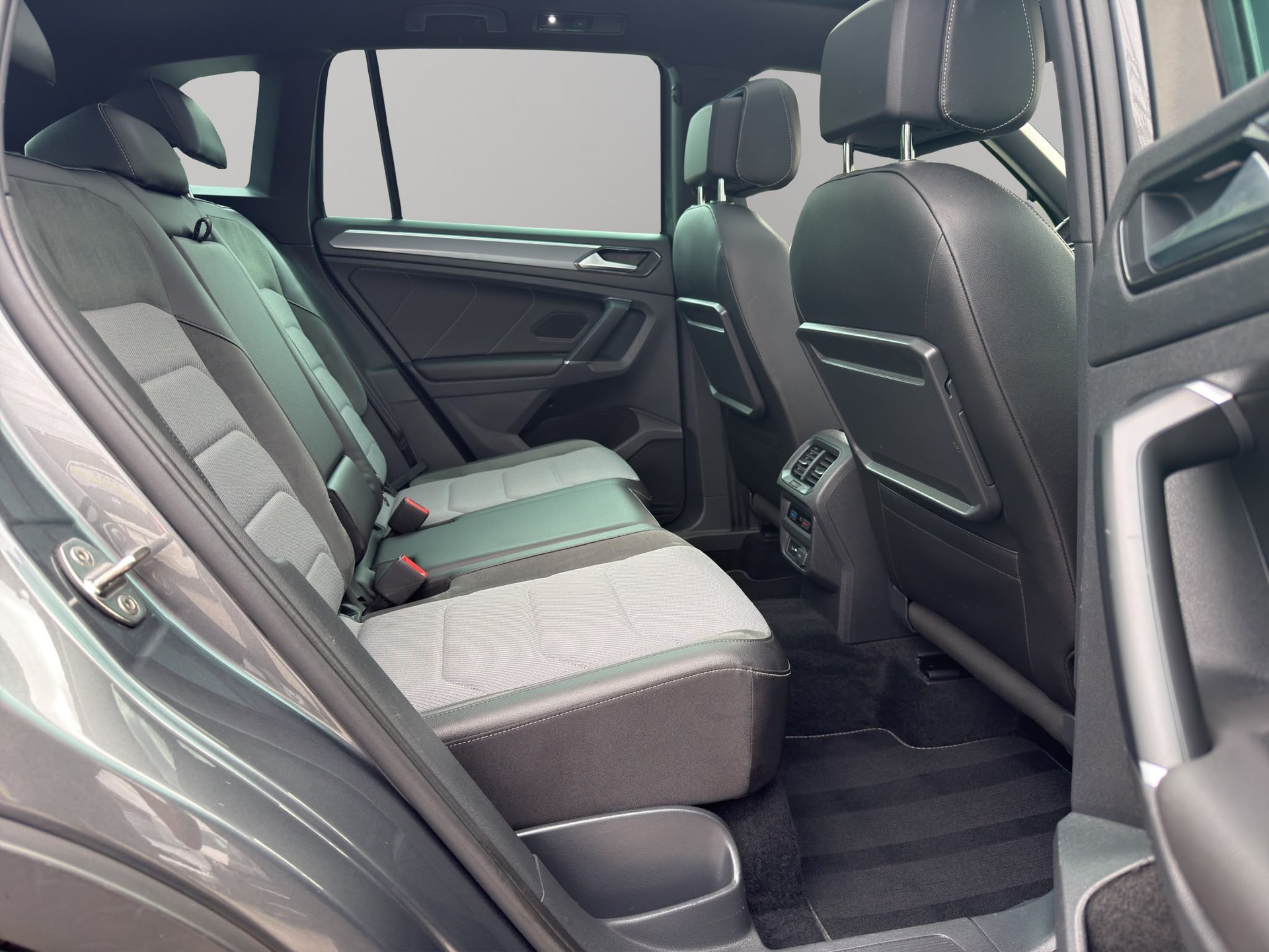 VW Tiguan 2.0 TDI SCR Highline 4Motion DSG-image-11
