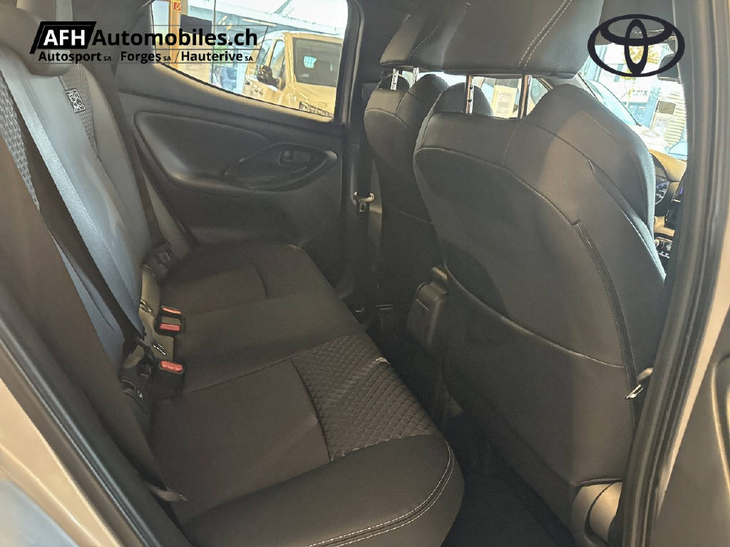 TOYOTA Yaris 1.5 VVT-i HSD Premium-image-15