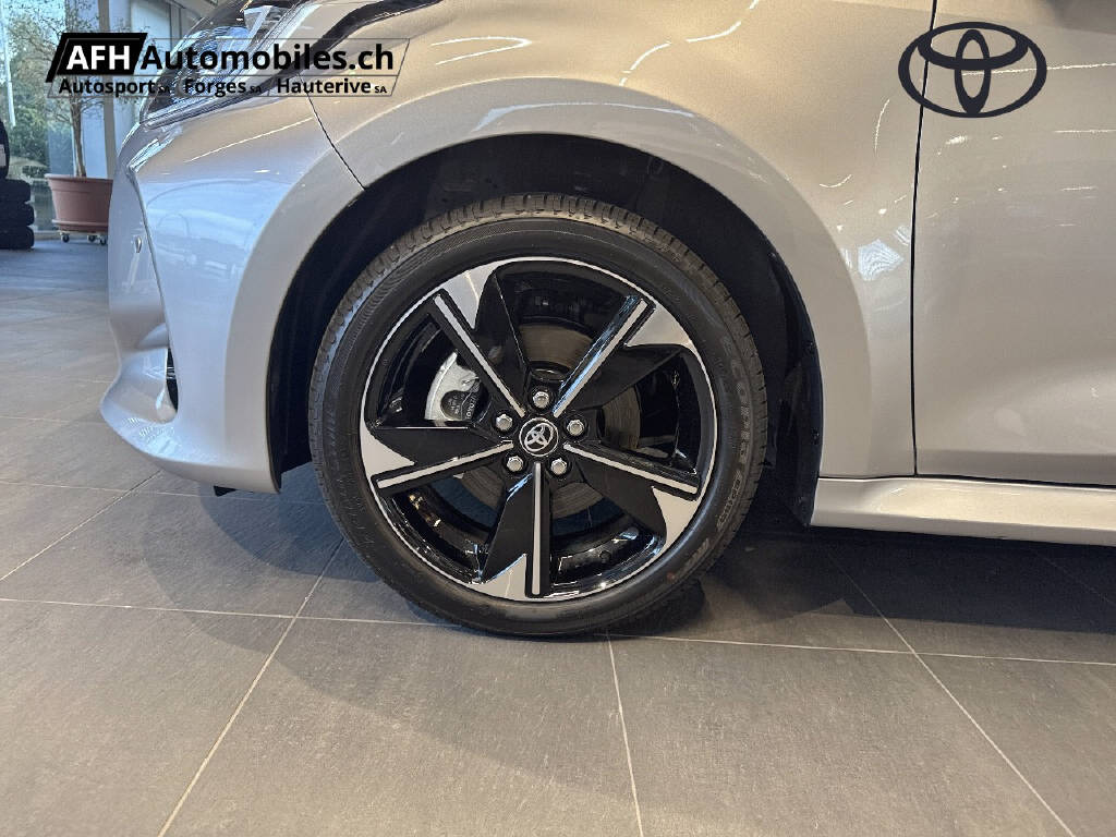 TOYOTA Yaris 1.5 VVT-i HSD Premium-image-9