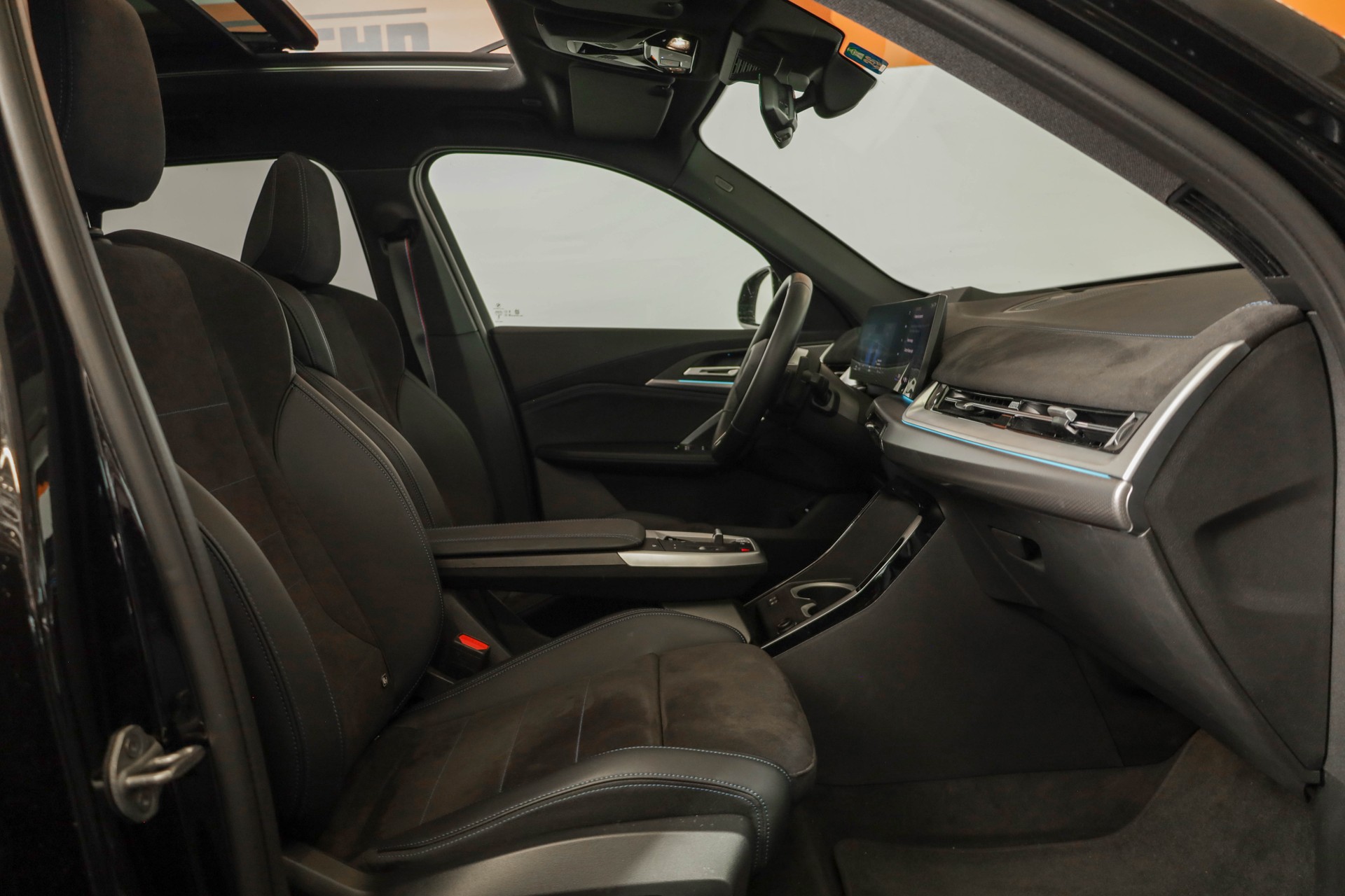 BMW X1 xDrive 23d 48V M Sport Pro • Toit panoramique • Head-Up Display • Attelage-image-9