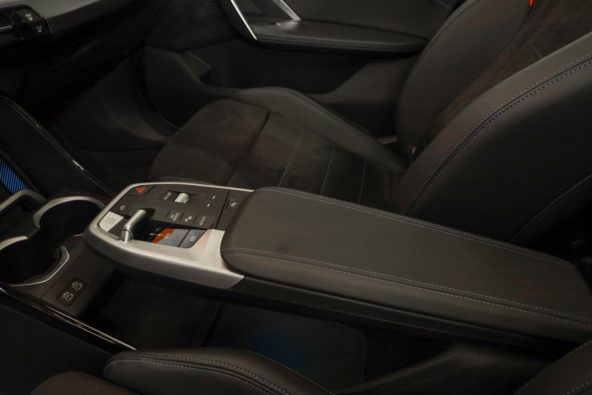 BMW X1 xDrive 23d 48V M Sport Pro • Toit panoramique • Head-Up Display • Attelage-image-15