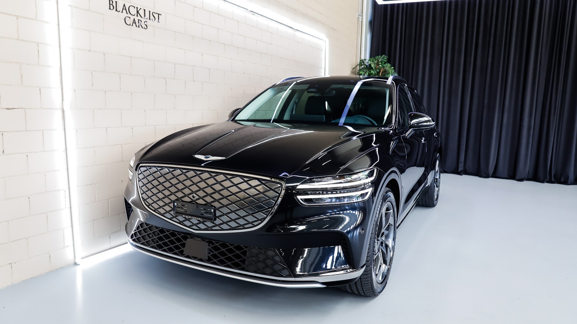 GENESIS GV70 Electrified Sport kWh 77,4 AWD * VIK Black *-showroom-element-2