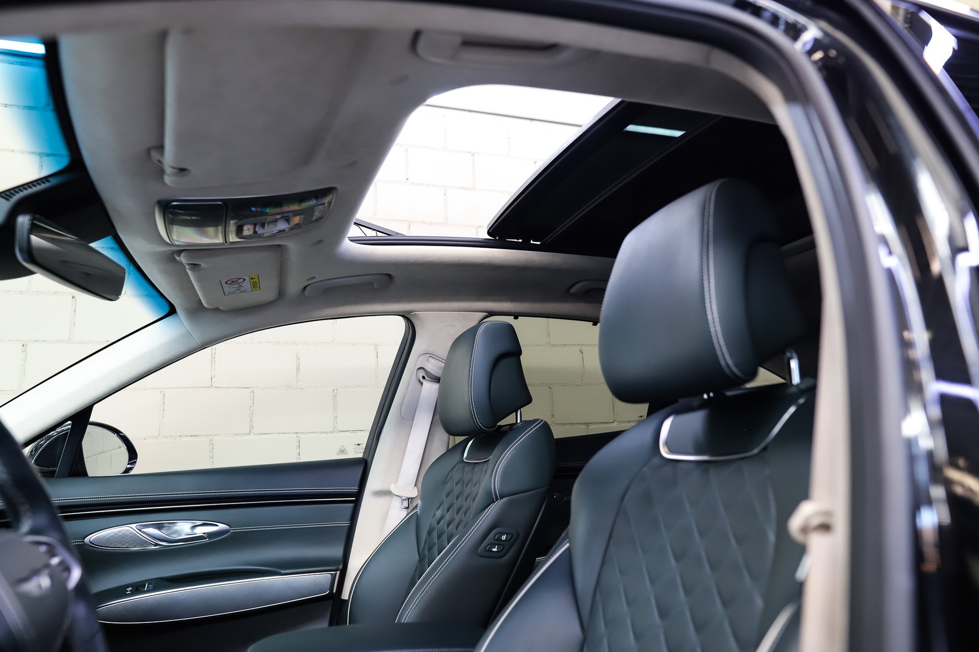 GENESIS GV70 Electrified Sport kWh 77,4 AWD * VIK Black *-image-13