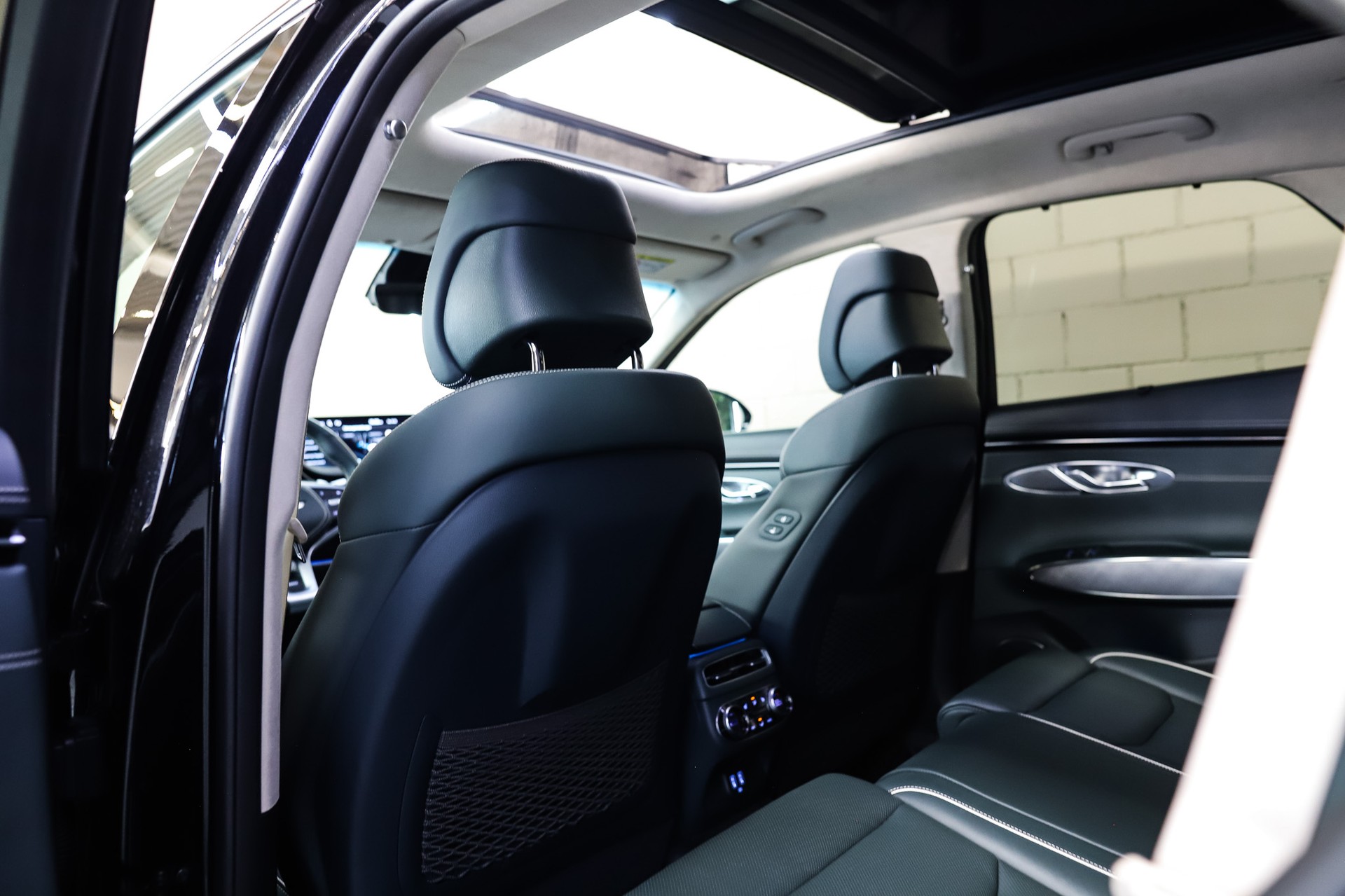 GENESIS GV70 Electrified Sport kWh 77,4 AWD * VIK Black *-image-18