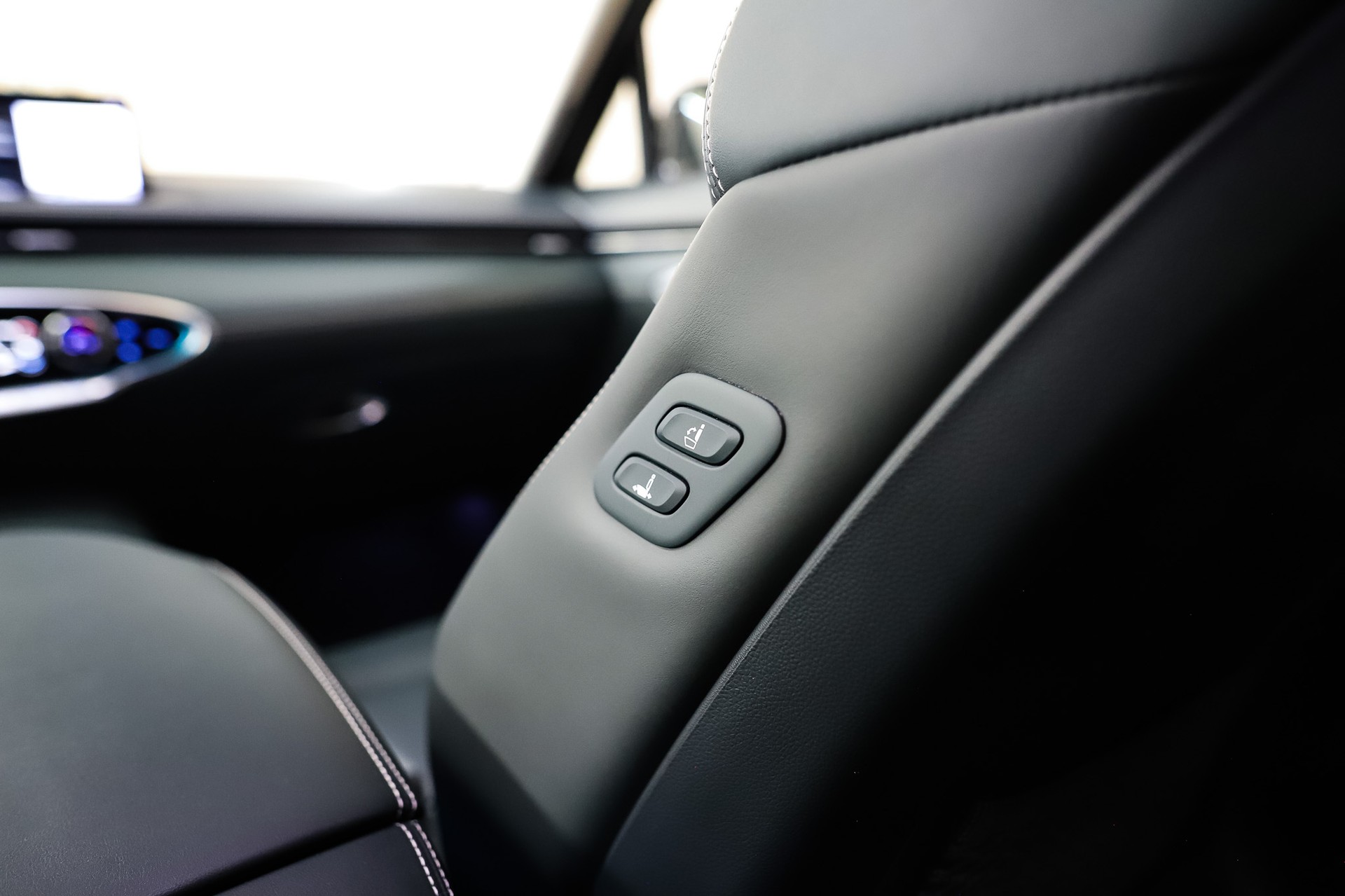 GENESIS GV70 Electrified Sport kWh 77,4 AWD * VIK Black *-image-21