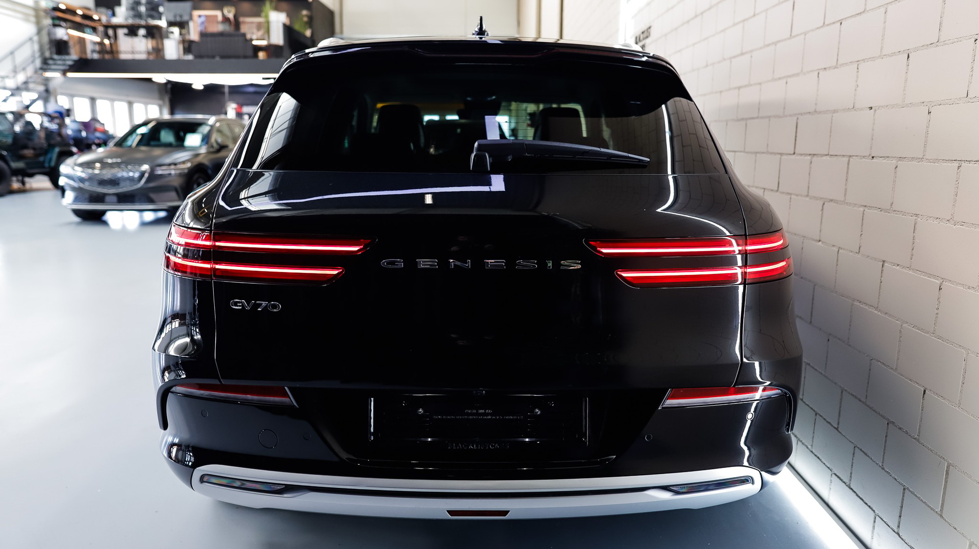 GENESIS GV70 Electrified Sport kWh 77,4 AWD * VIK Black *-image-5