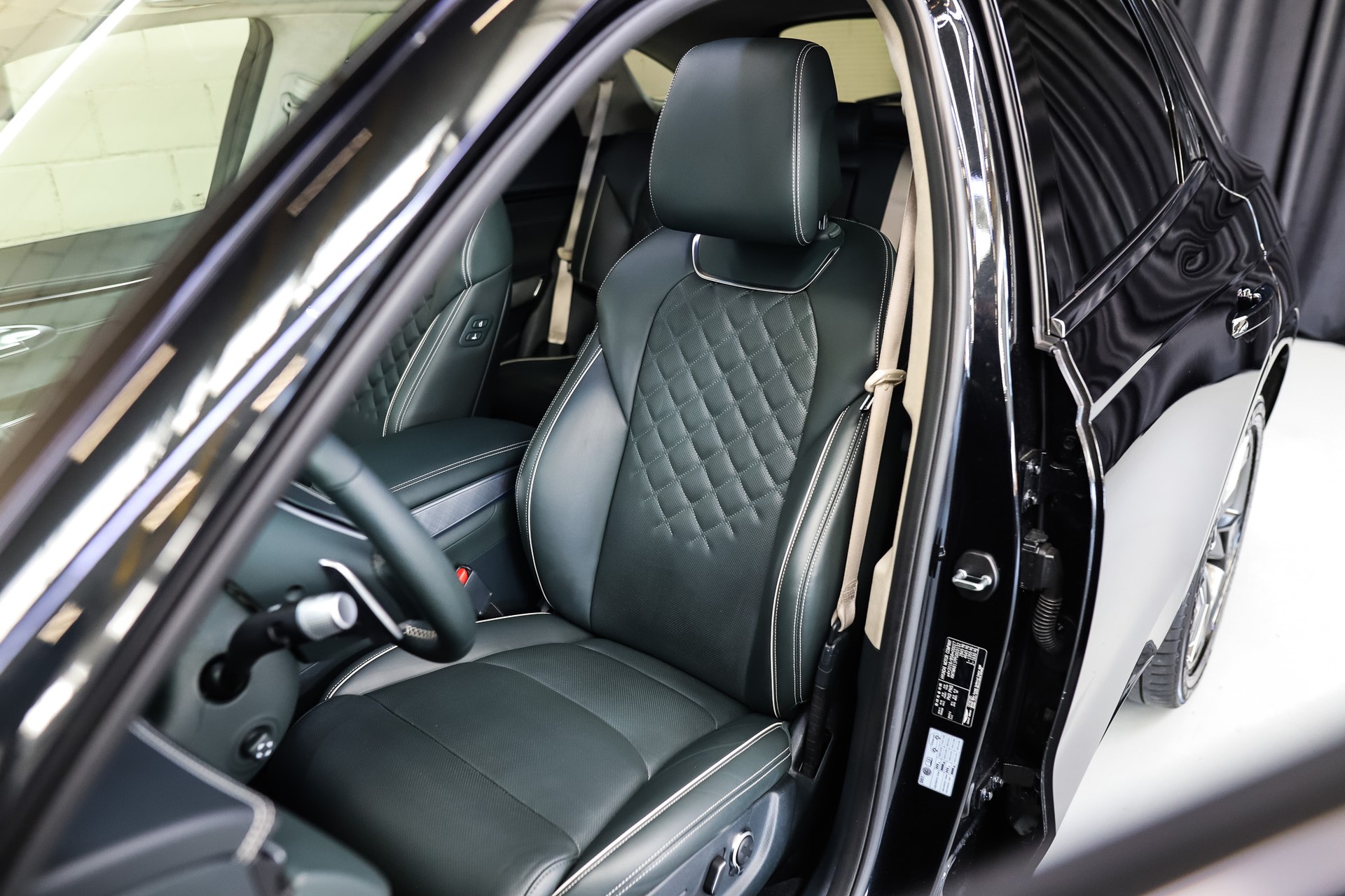 GENESIS GV70 Electrified Sport kWh 77,4 AWD * VIK Black *-image-12