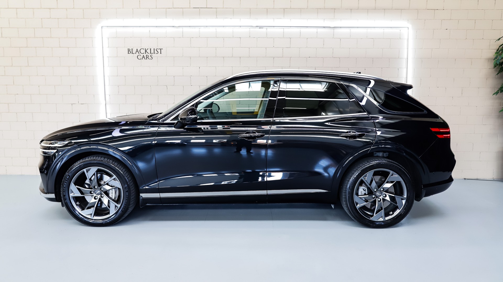 GENESIS GV70 Electrified Sport kWh 77,4 AWD * VIK Black *-showroom-element-3