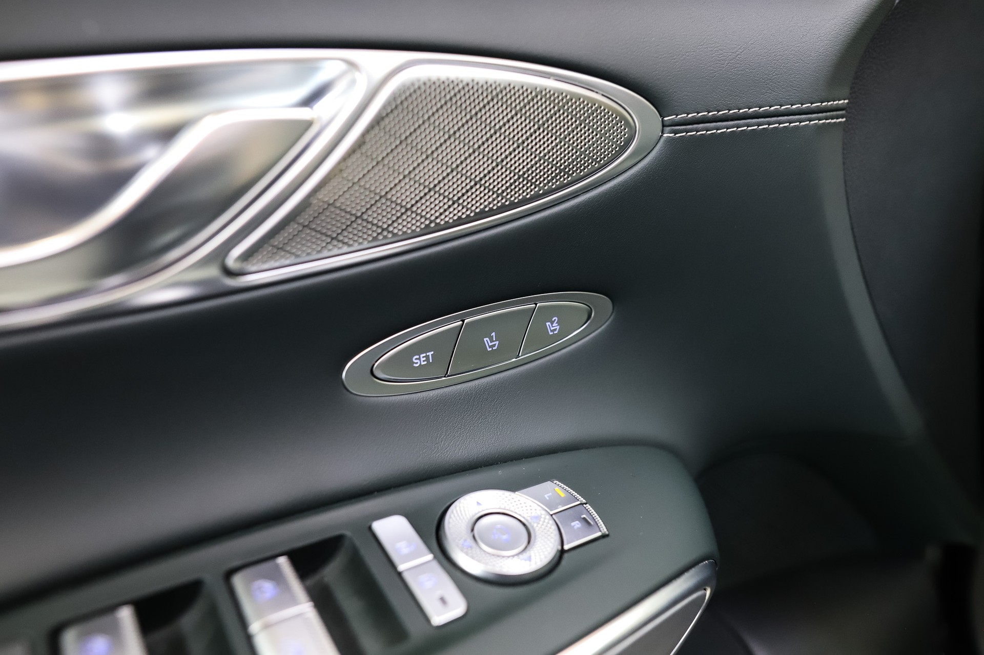 GENESIS GV70 Electrified Sport kWh 77,4 AWD * VIK Black *-image-9