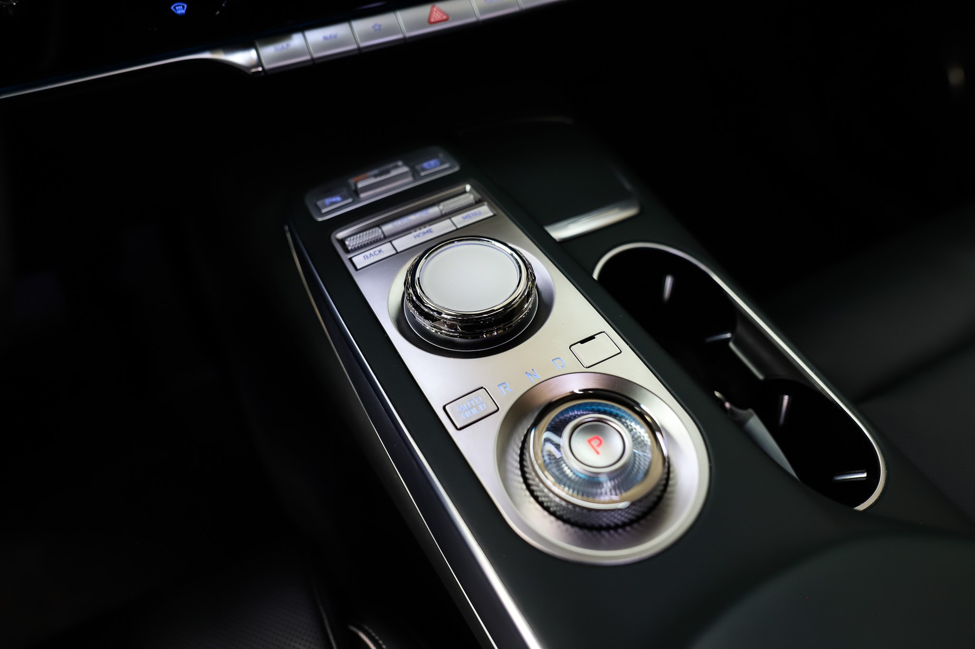 GENESIS GV70 Electrified Sport kWh 77,4 AWD * VIK Black *-image-15