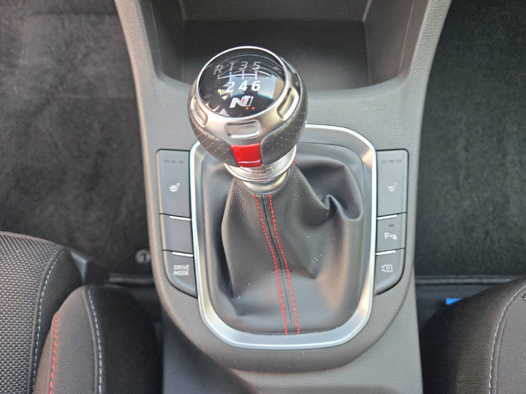 HYUNDAI i30 1.5 T-GDi N-Line-image-12