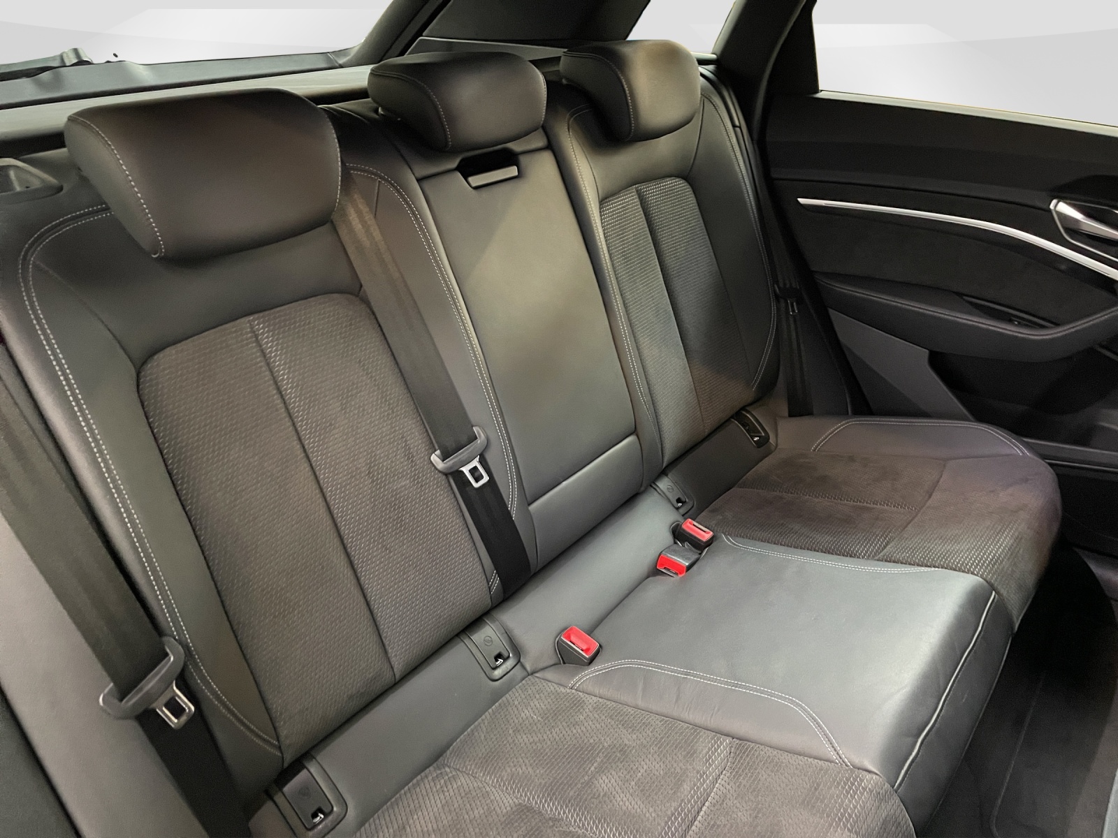 AUDI e-tron 55 Advanced quattro-image-9