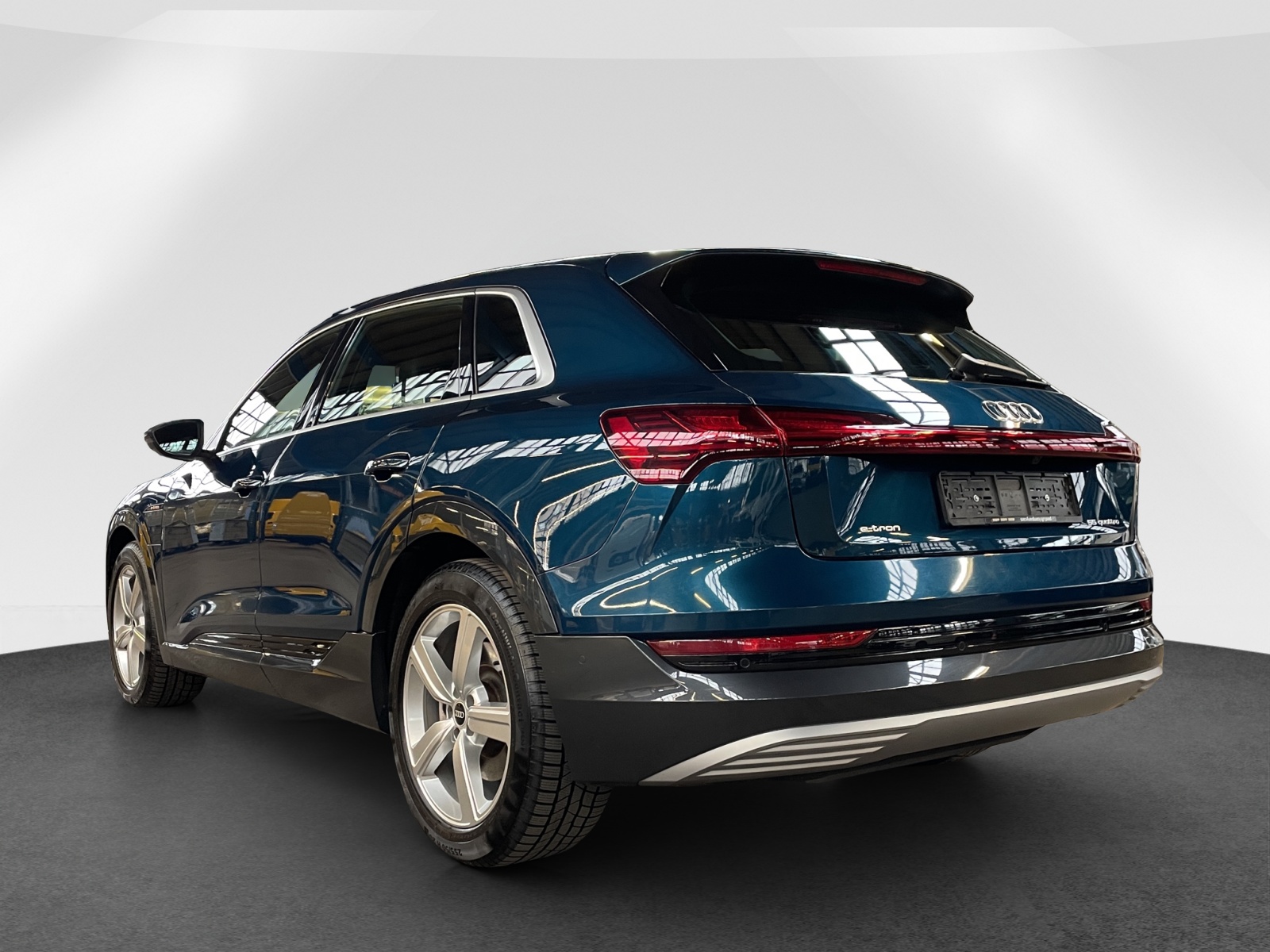 AUDI e-tron 55 Advanced quattro-showroom-element-3