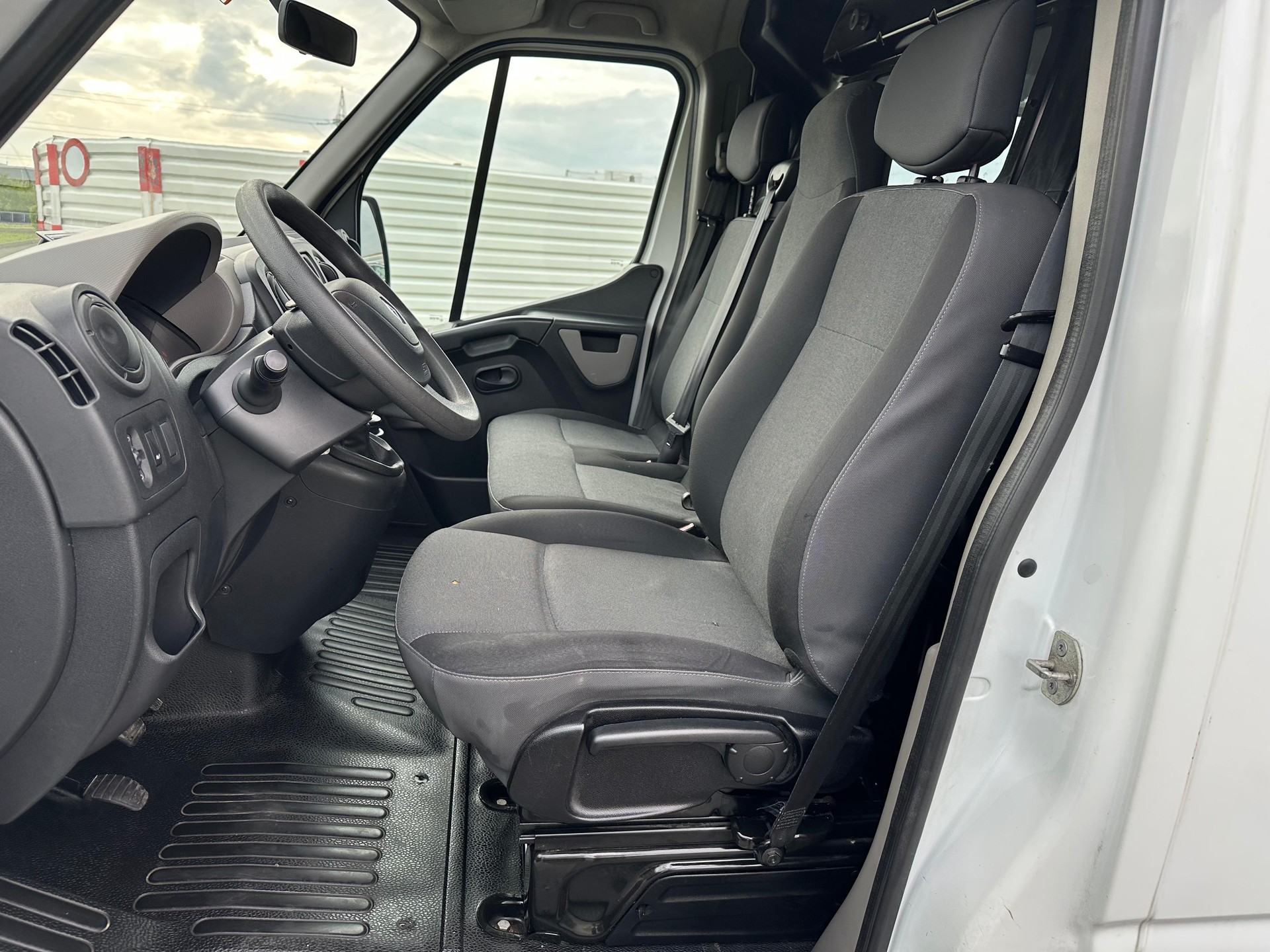RENAULT Master T35 2.3dCi 125 L3H3-image-23