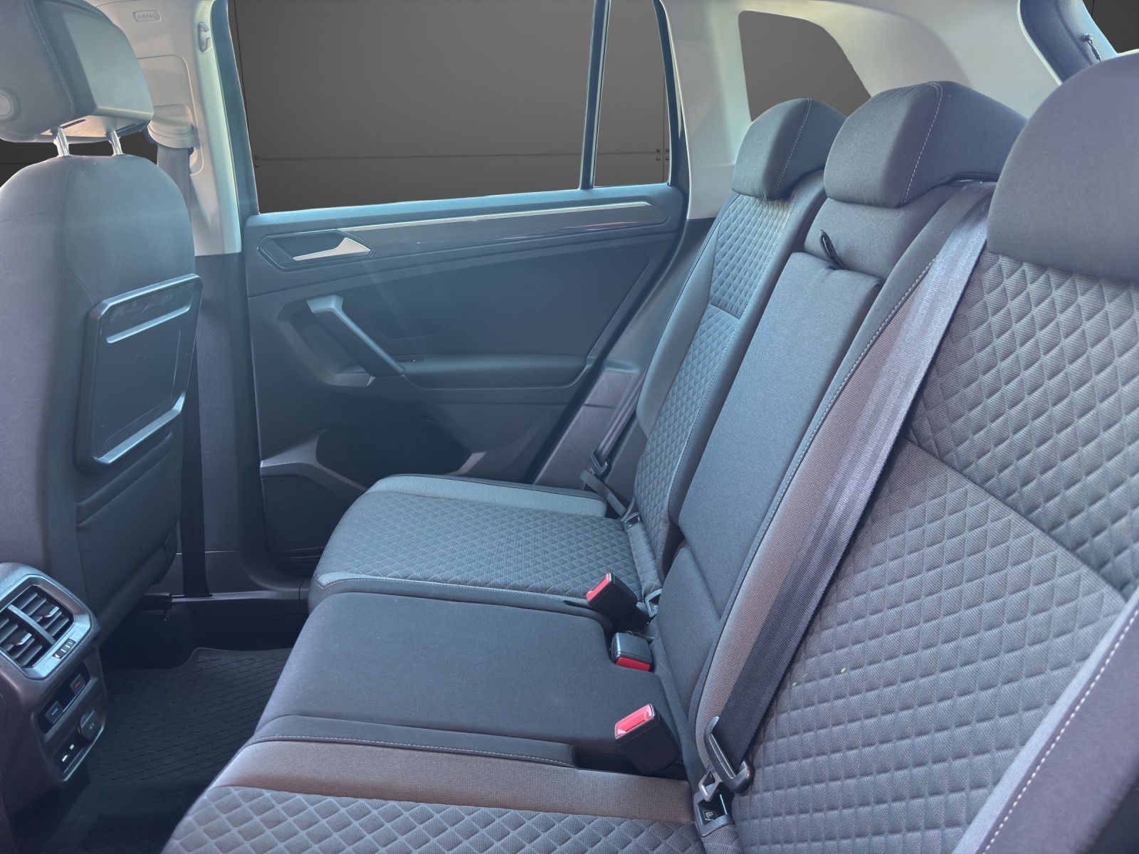 VW Tiguan 2.0 TDI SCR Comfortline 4Motion DSG-image-9