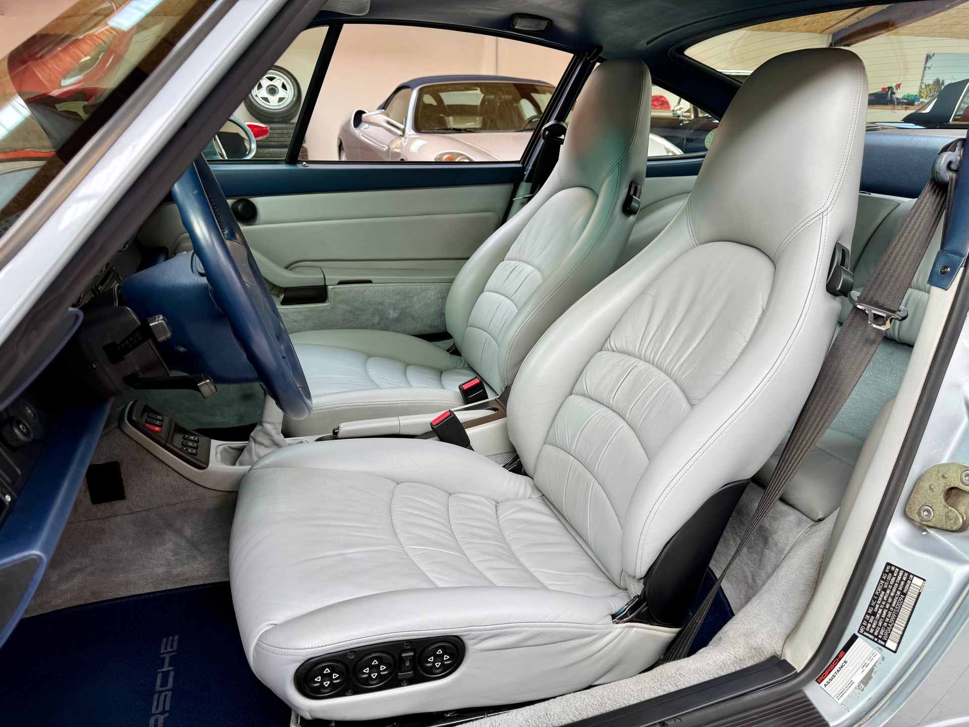 PORSCHE Carrera 4S-image-10