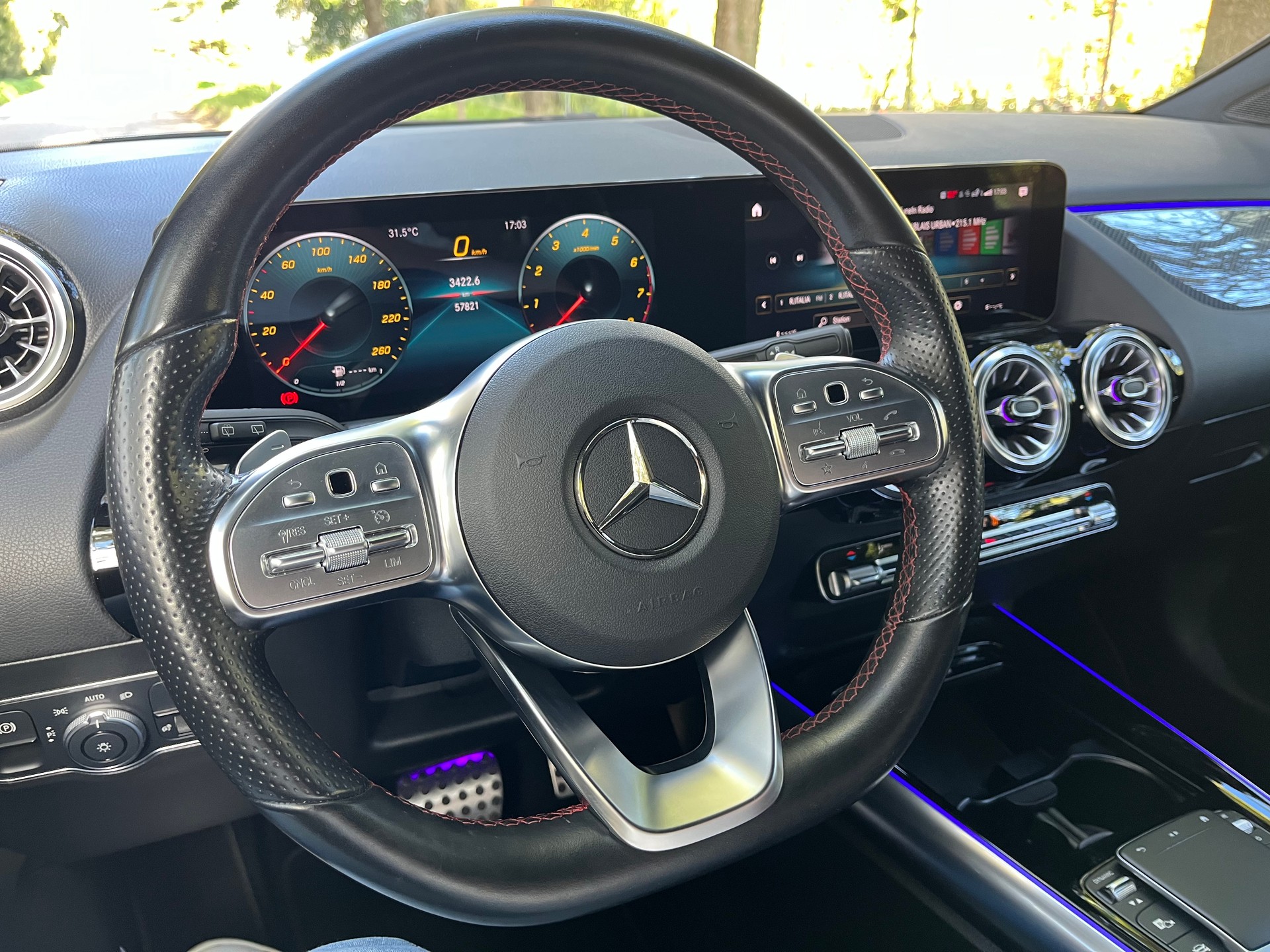 MERCEDES-BENZ GLA 200 4Matic AMG Line 8G-DCT-image-19