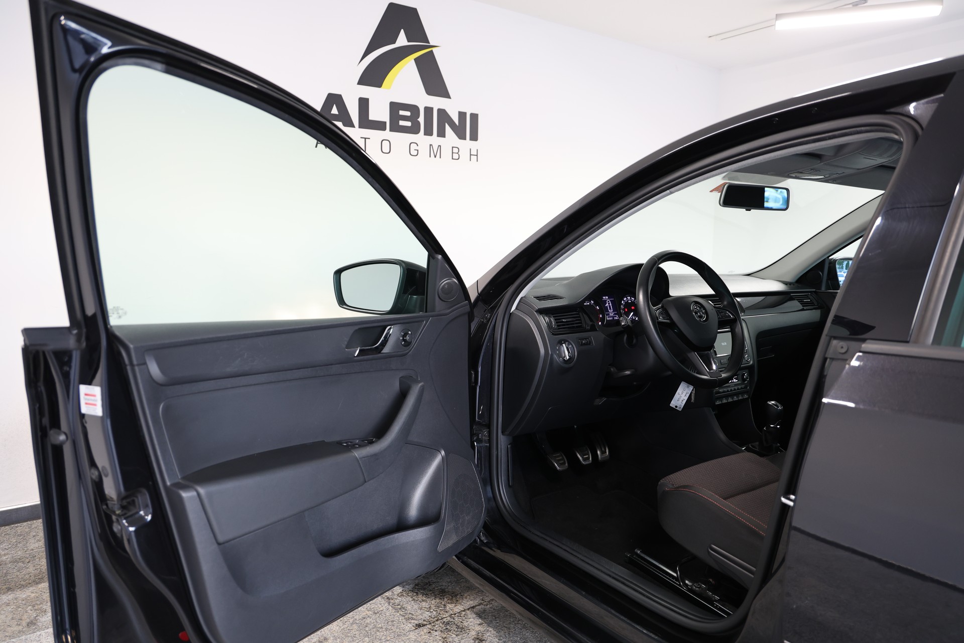 SKODA Rapid Spaceback 1.2 TSI Ambition-image-5