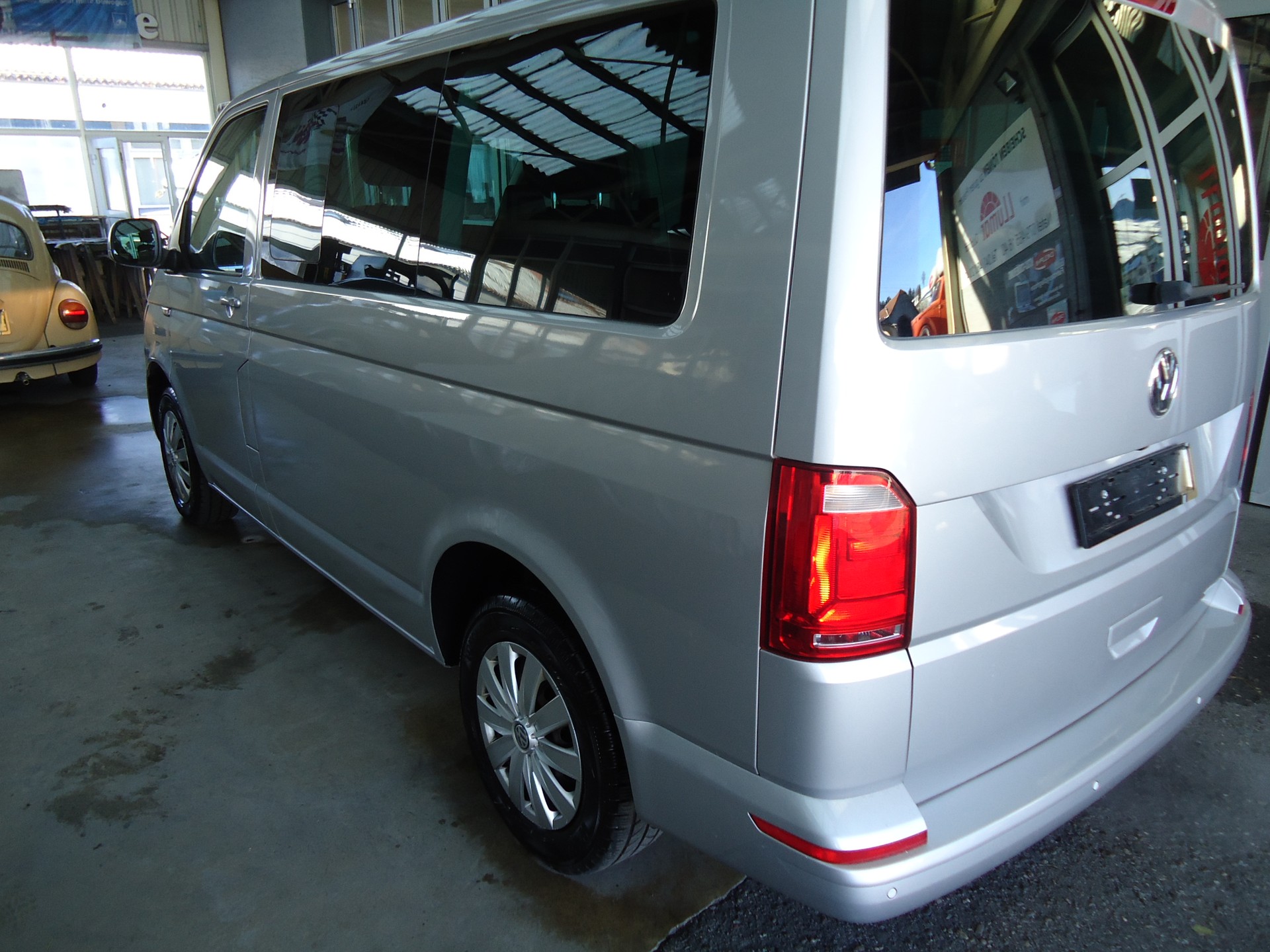 VW T6 Multivan 2.0 TSI Trendline-image-2