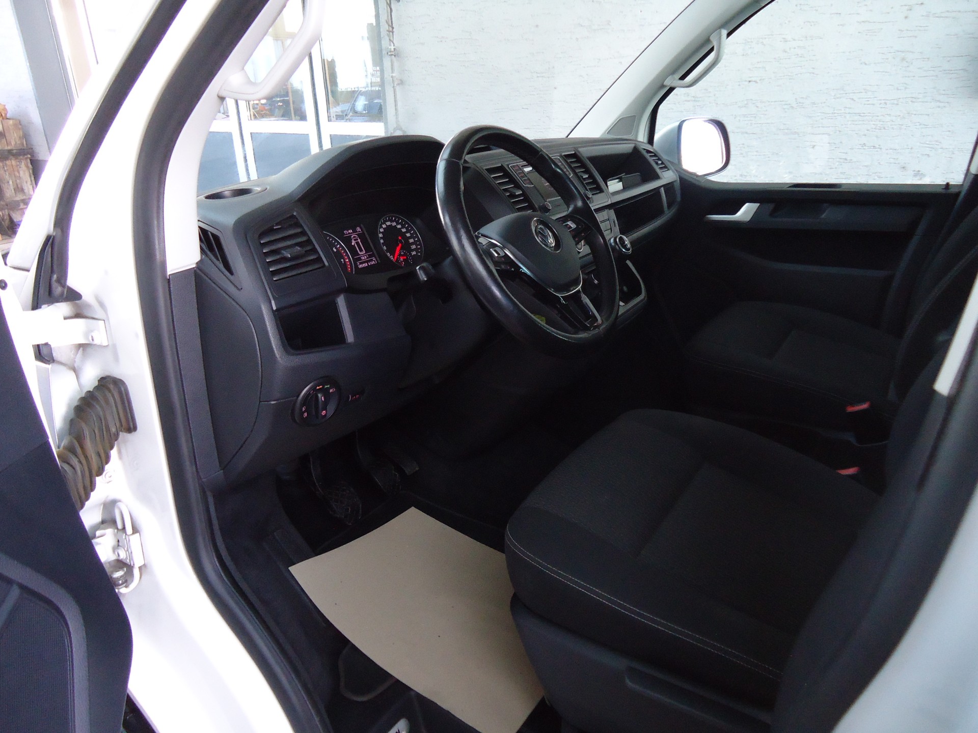 VW T6 Multivan 2.0 TSI Trendline-image-4