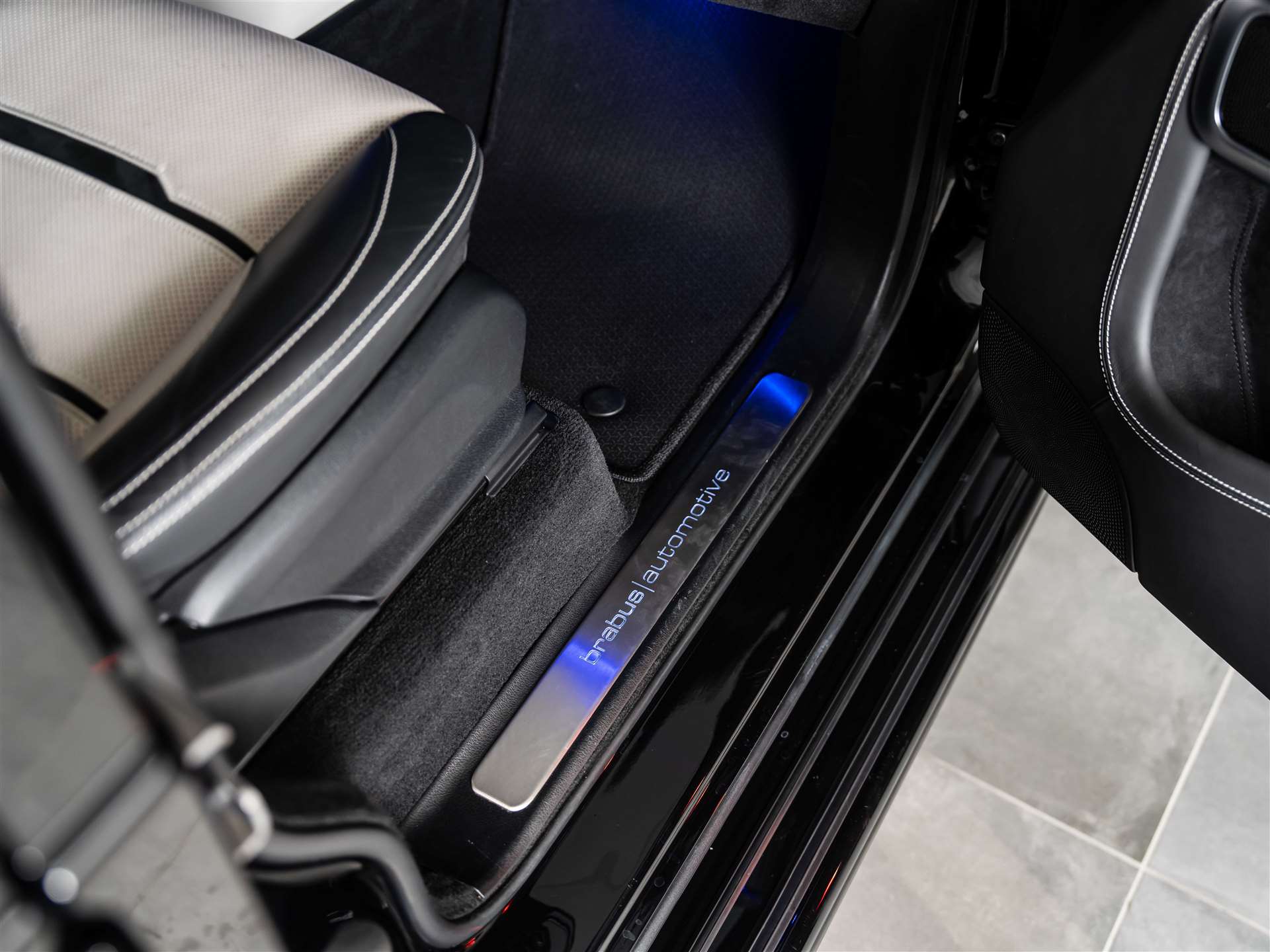 MERCEDES-BENZ G 500 9G-Tronic *Gepanzert*BRABUS INVICTO PURE VR6 PLUS ERV*-image-29