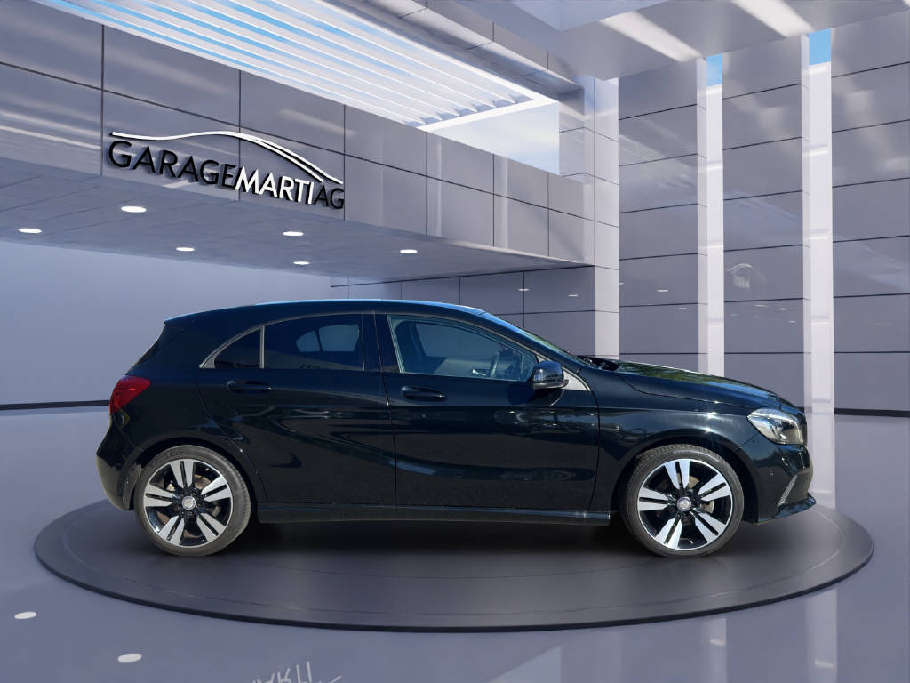 MERCEDES-BENZ A 200 Urban-showroom-element-3