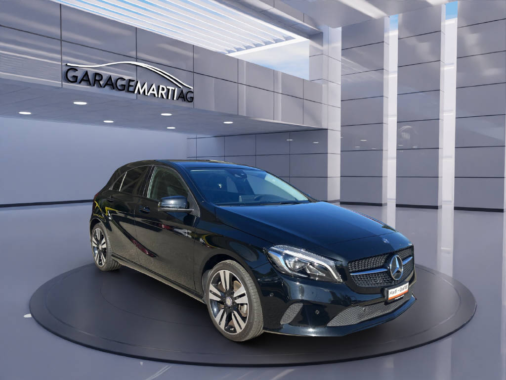 MERCEDES-BENZ A 200 Urban-showroom-element-2