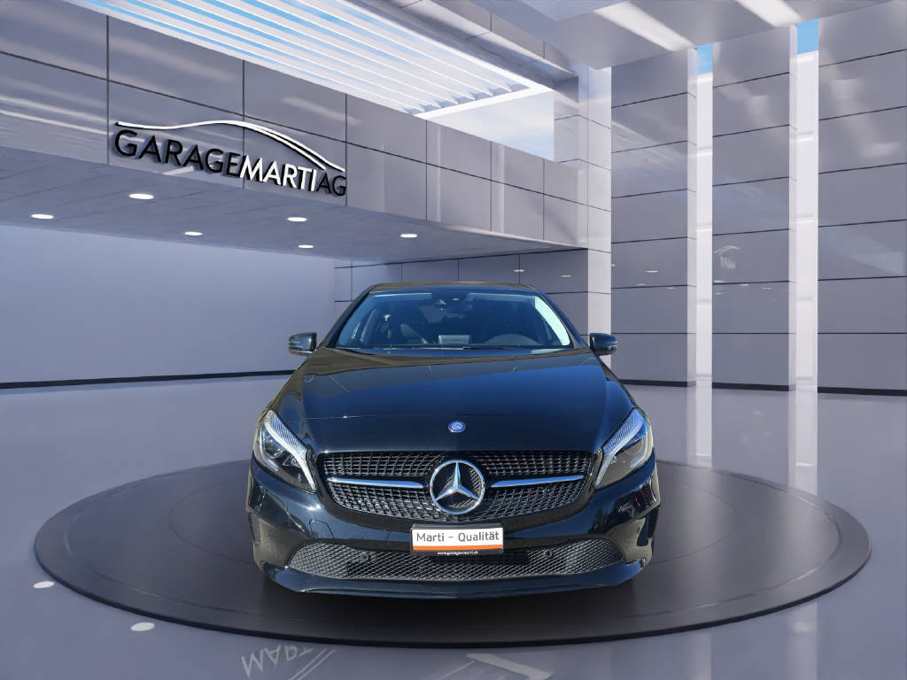 MERCEDES-BENZ A 200 Urban-showroom-element-1
