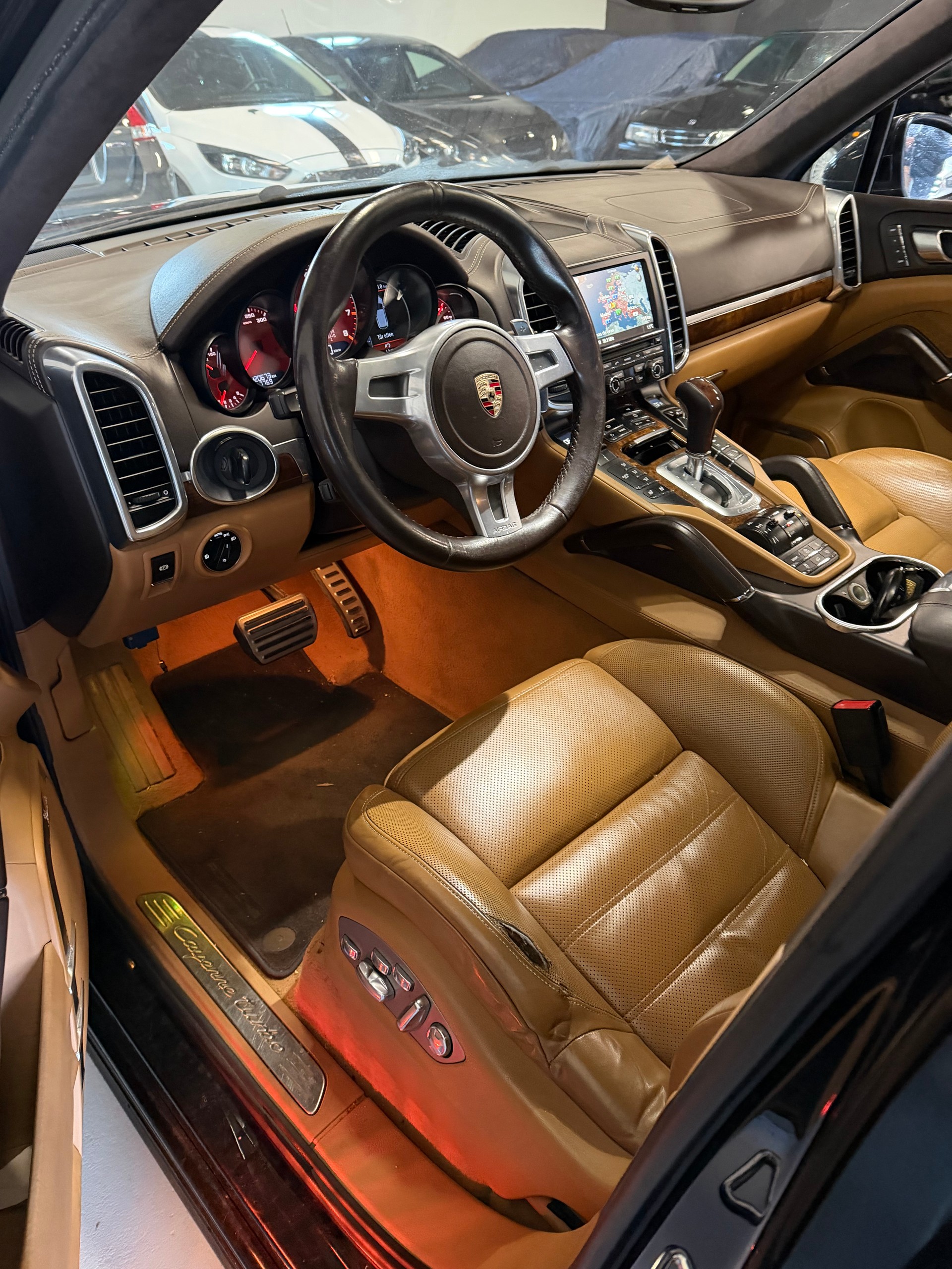 PORSCHE Cayenne Turbo-image-13