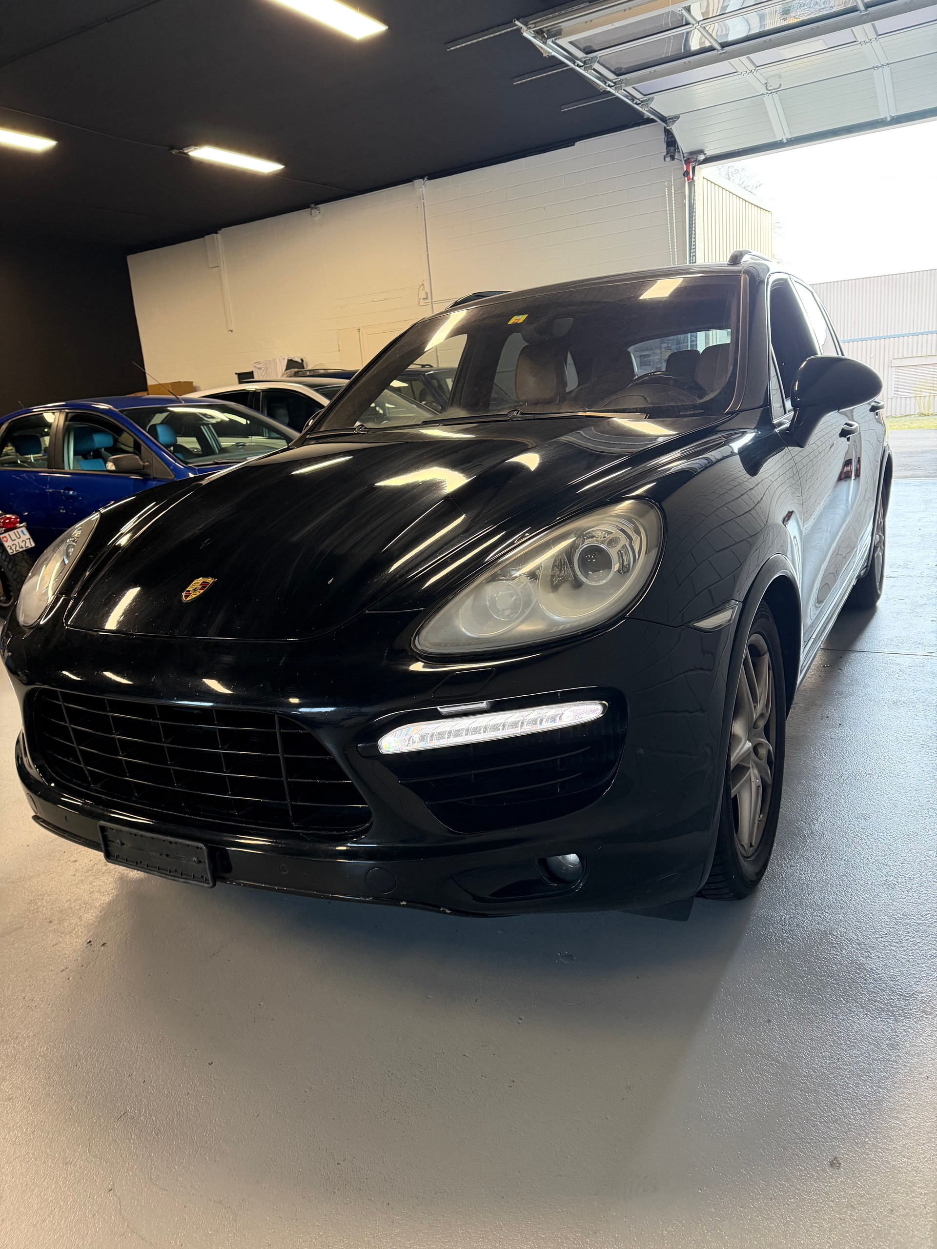 PORSCHE Cayenne Turbo-image-4